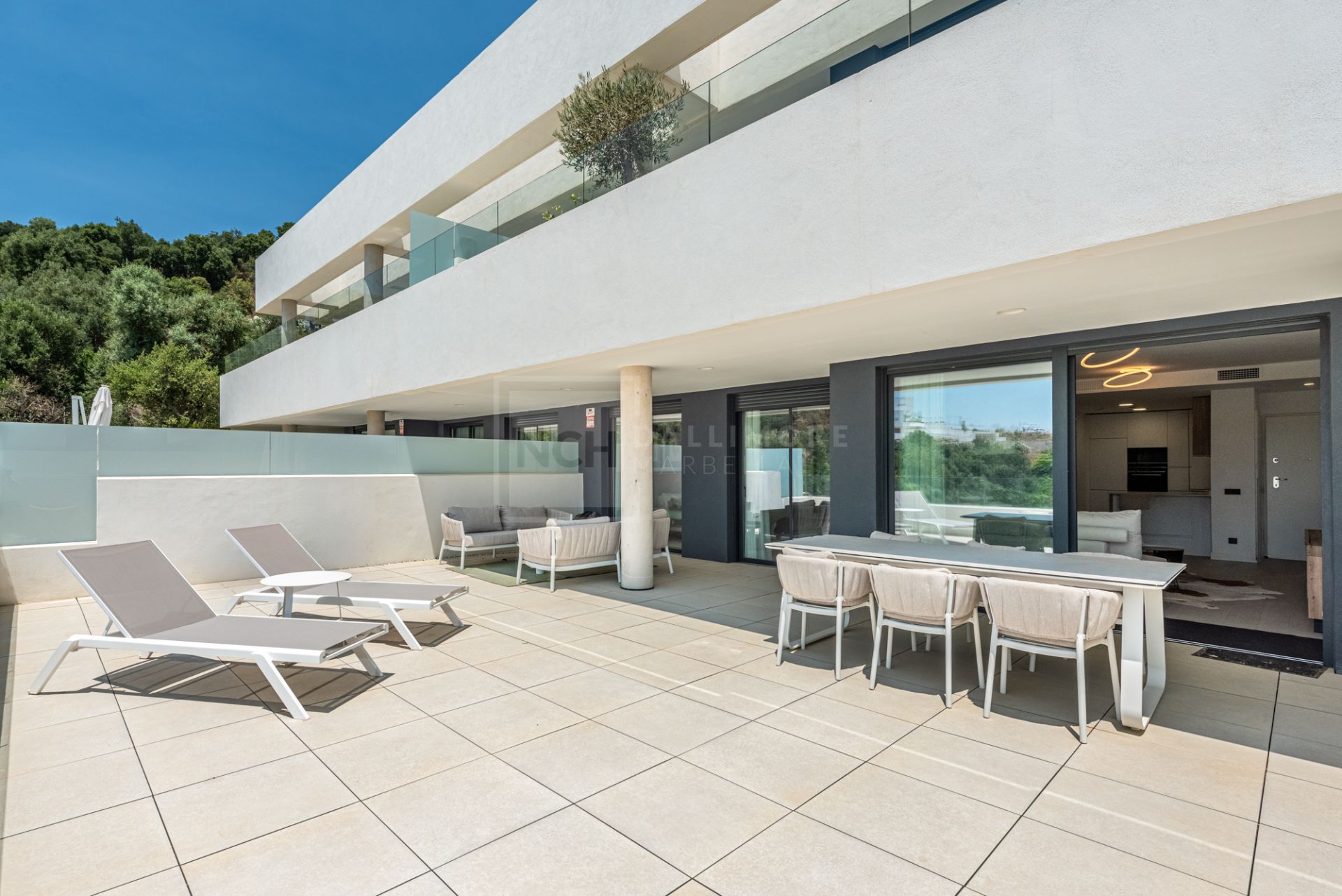 Stylish 2-Bedroom Apartment with Large Terrace and Sea Views in MedBlue, Altos de Los Monteros