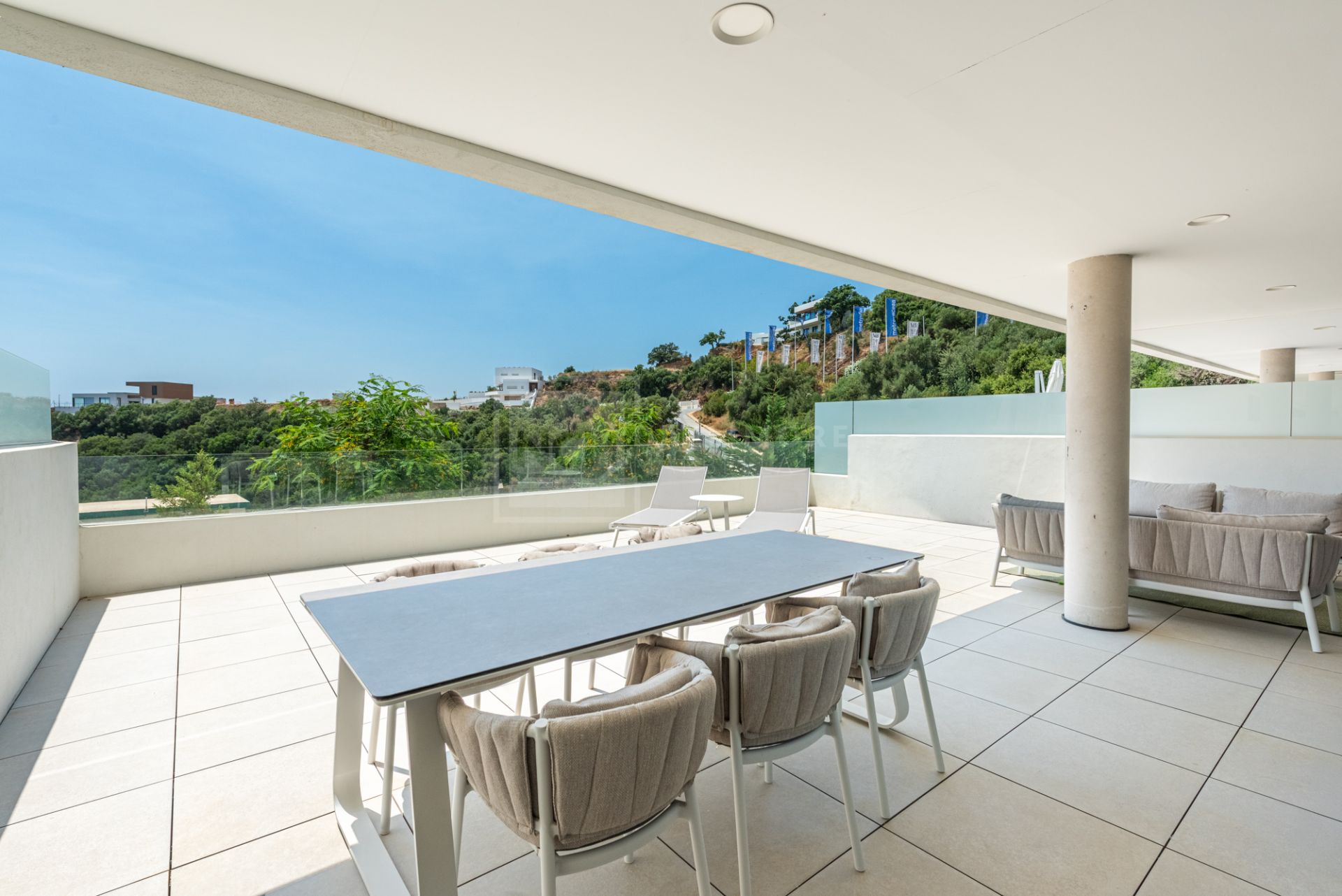Stylish 2-Bedroom Apartment with Large Terrace and Sea Views in MedBlue, Altos de Los Monteros