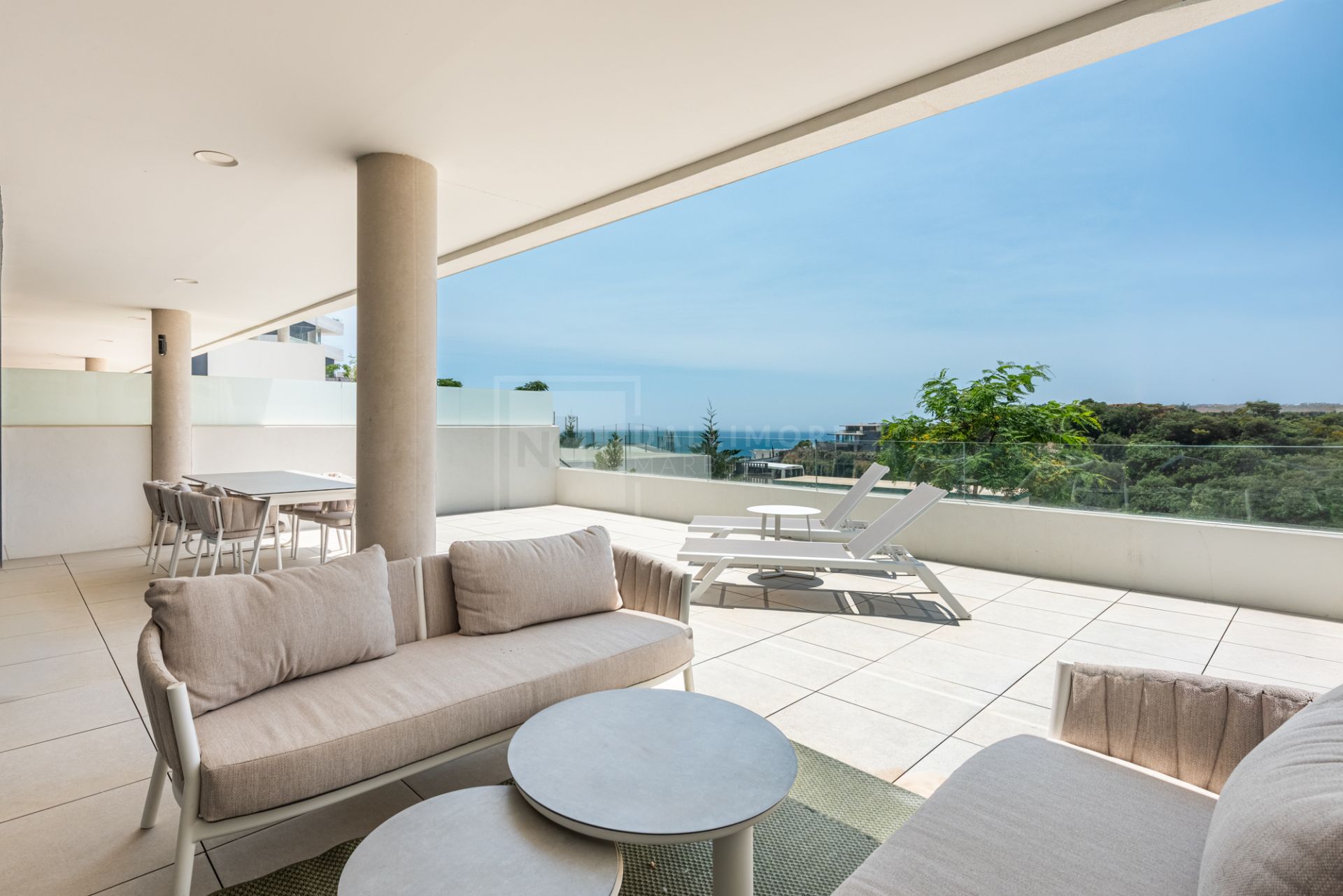 Stylish 2-Bedroom Apartment with Large Terrace and Sea Views in MedBlue, Altos de Los Monteros