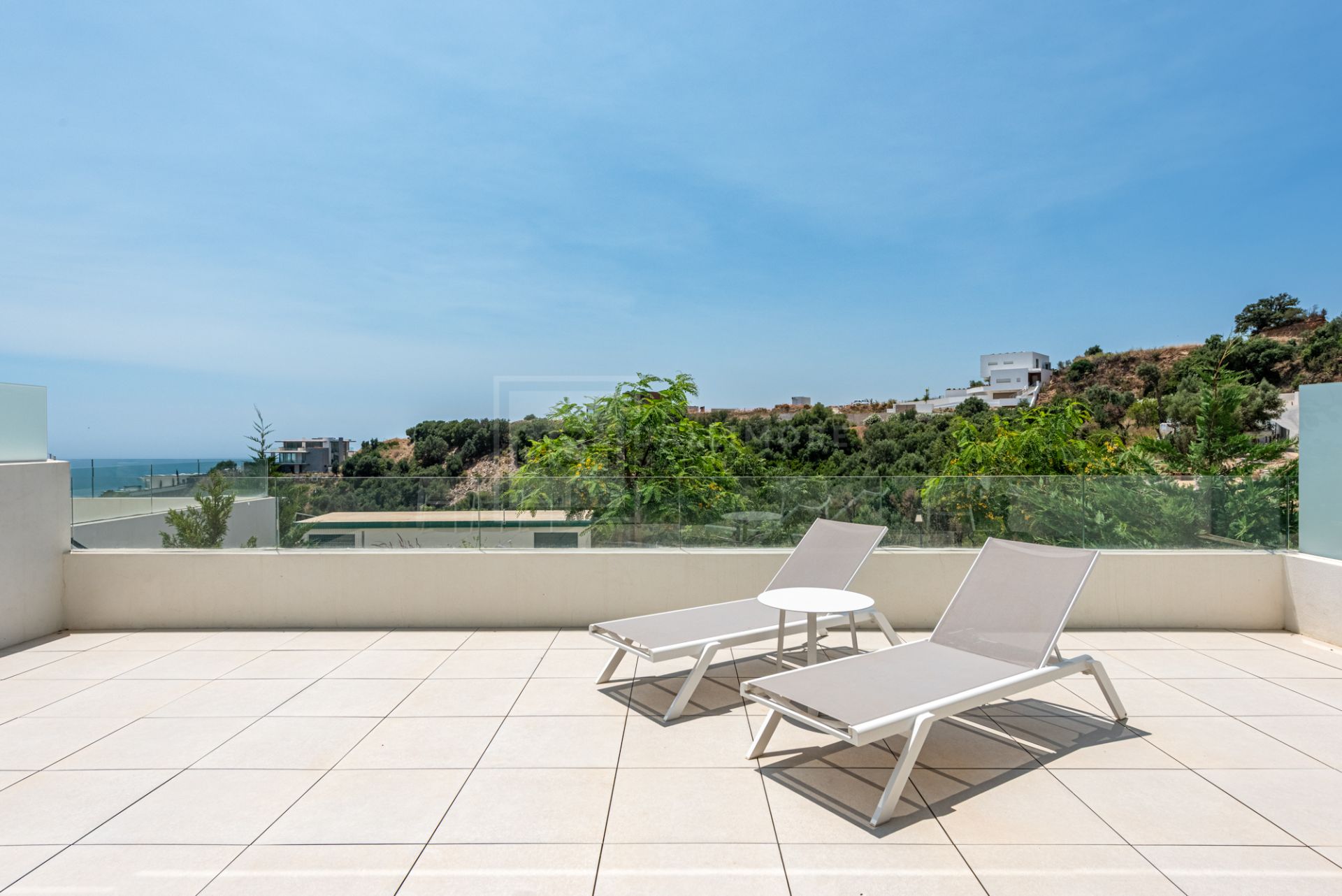 Stylish 2-Bedroom Apartment with Large Terrace and Sea Views in MedBlue, Altos de Los Monteros