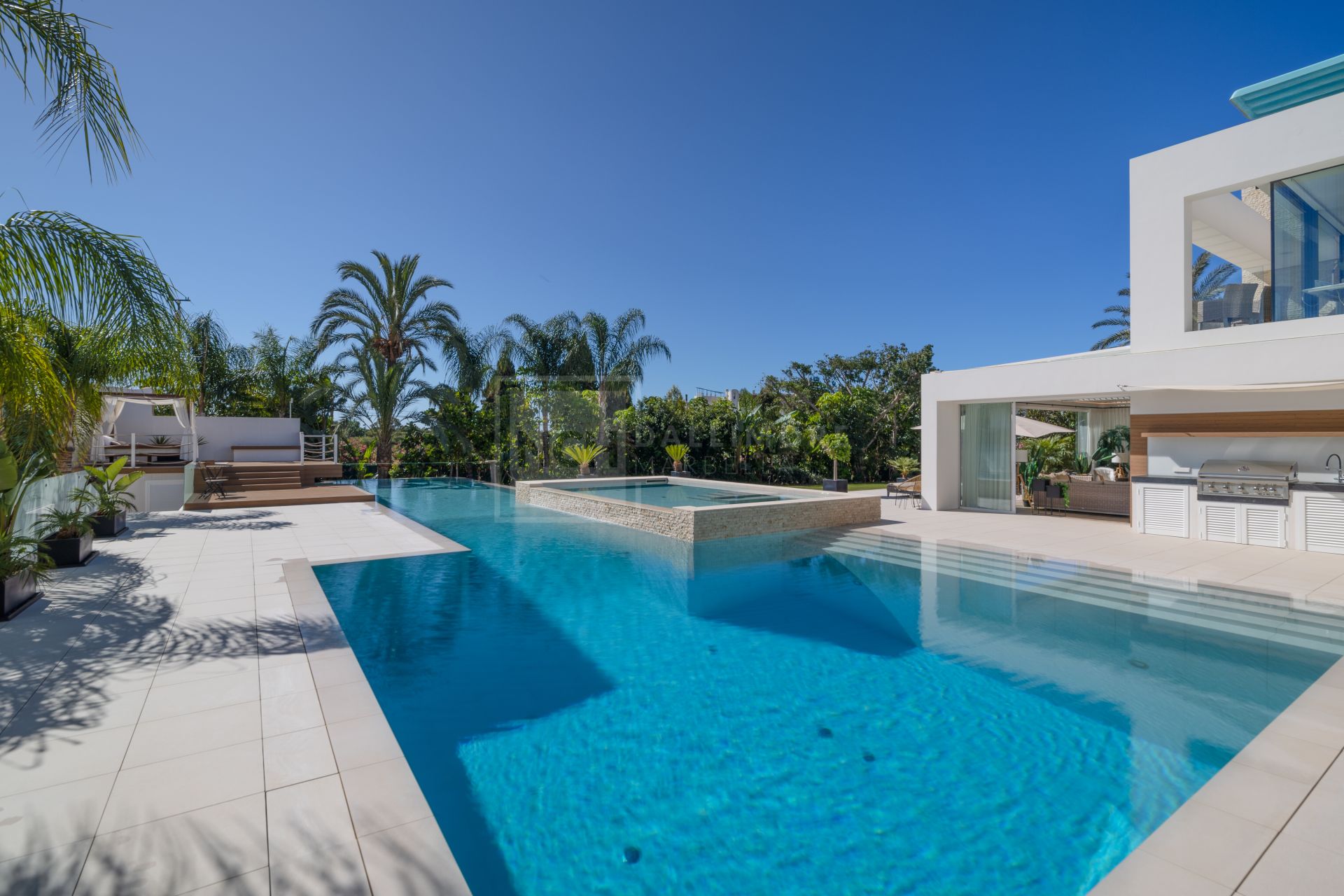 Grand Contemporary Villa With Infinity Pool, Cinema Room and Tennis Court
