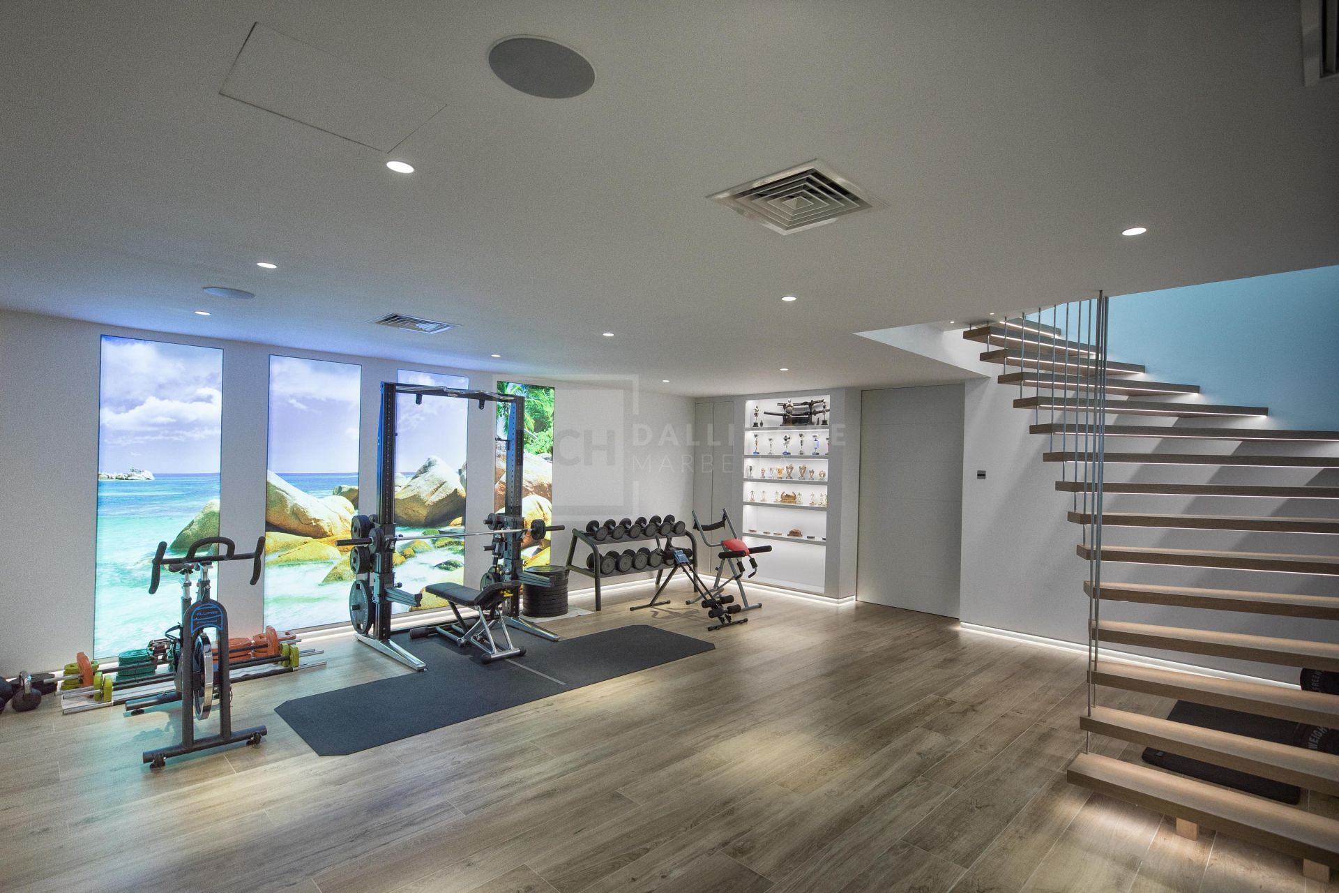 Grand Contemporary Villa With Infinity Pool, Cinema Room and Tennis Court