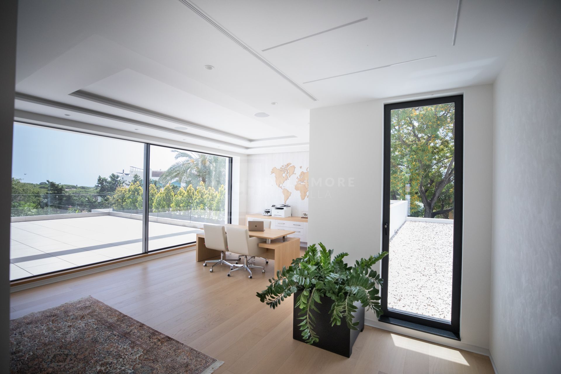 Grand Contemporary Villa With Infinity Pool, Cinema Room and Tennis Court