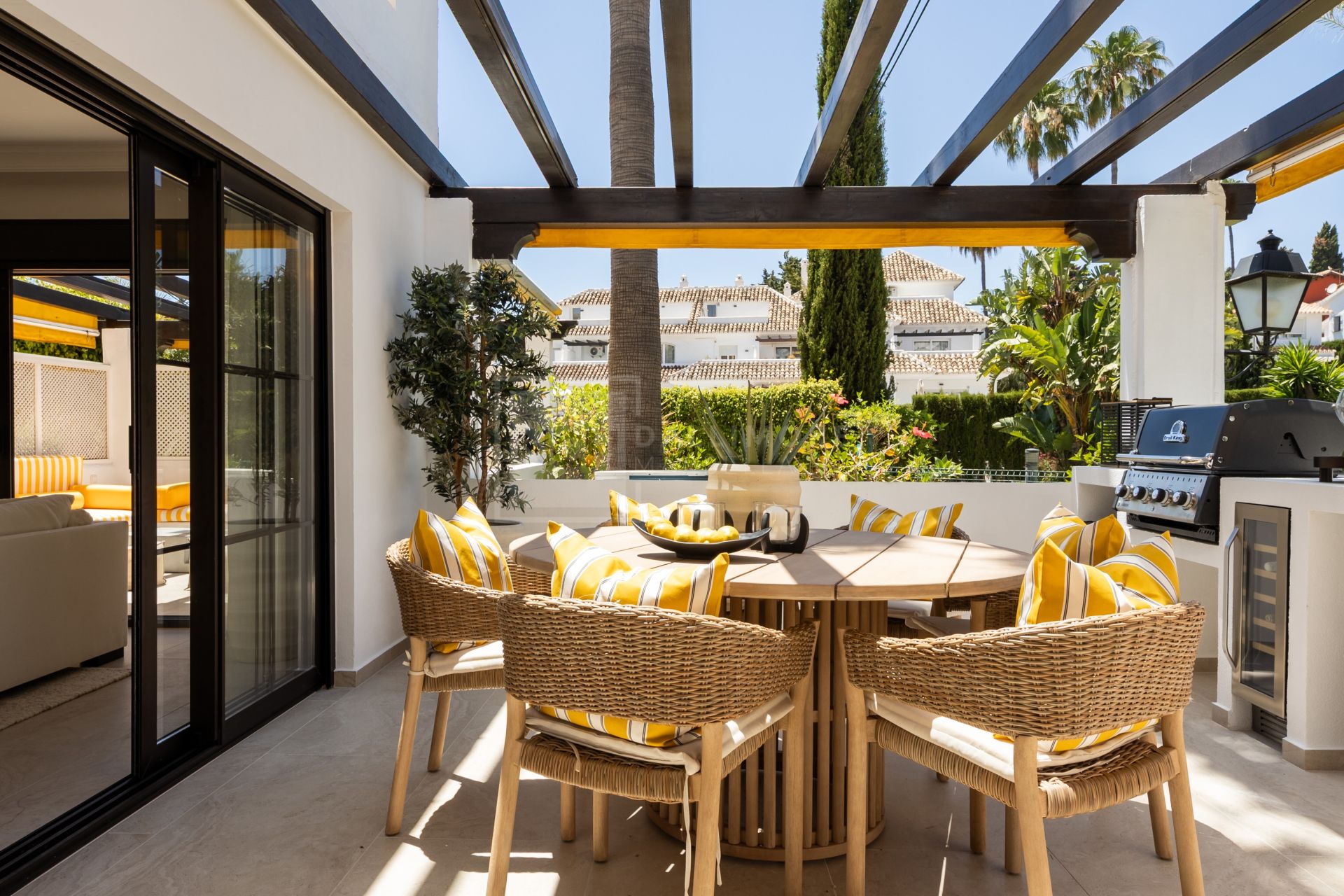 Apartamento de 3 dormitorios totalmente renovado en el Iconic Aldea Blanca, Nueva Andalucia