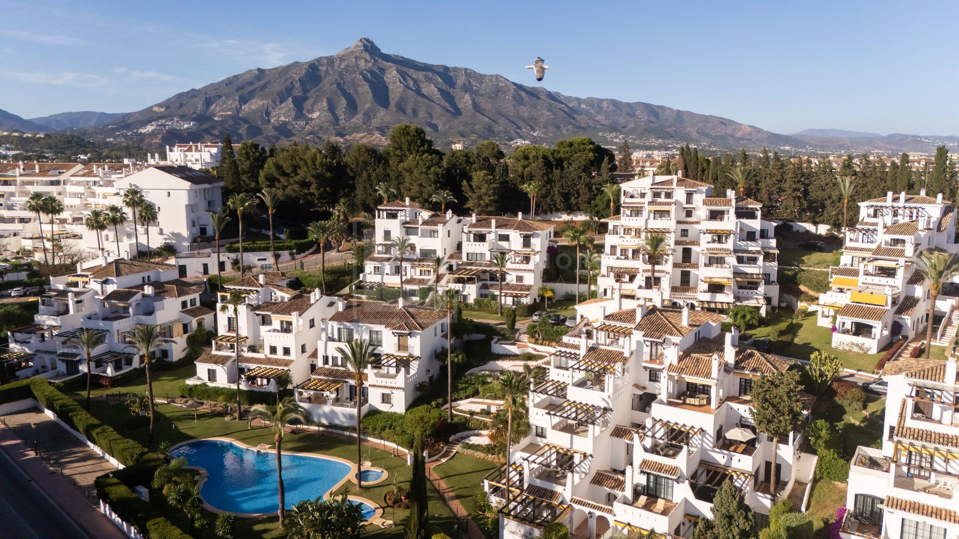 Apartamento de 3 dormitorios totalmente renovado en el Iconic Aldea Blanca, Nueva Andalucia