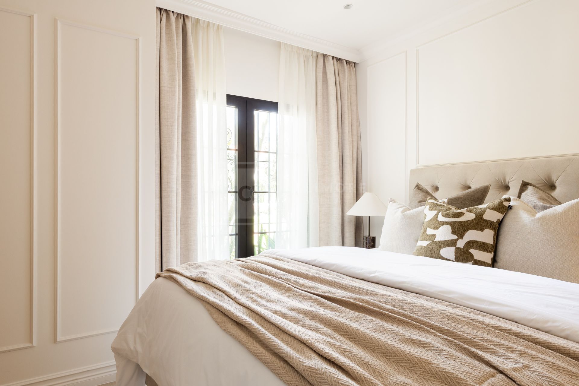 Apartamento de 3 dormitorios totalmente renovado en el Iconic Aldea Blanca, Nueva Andalucia