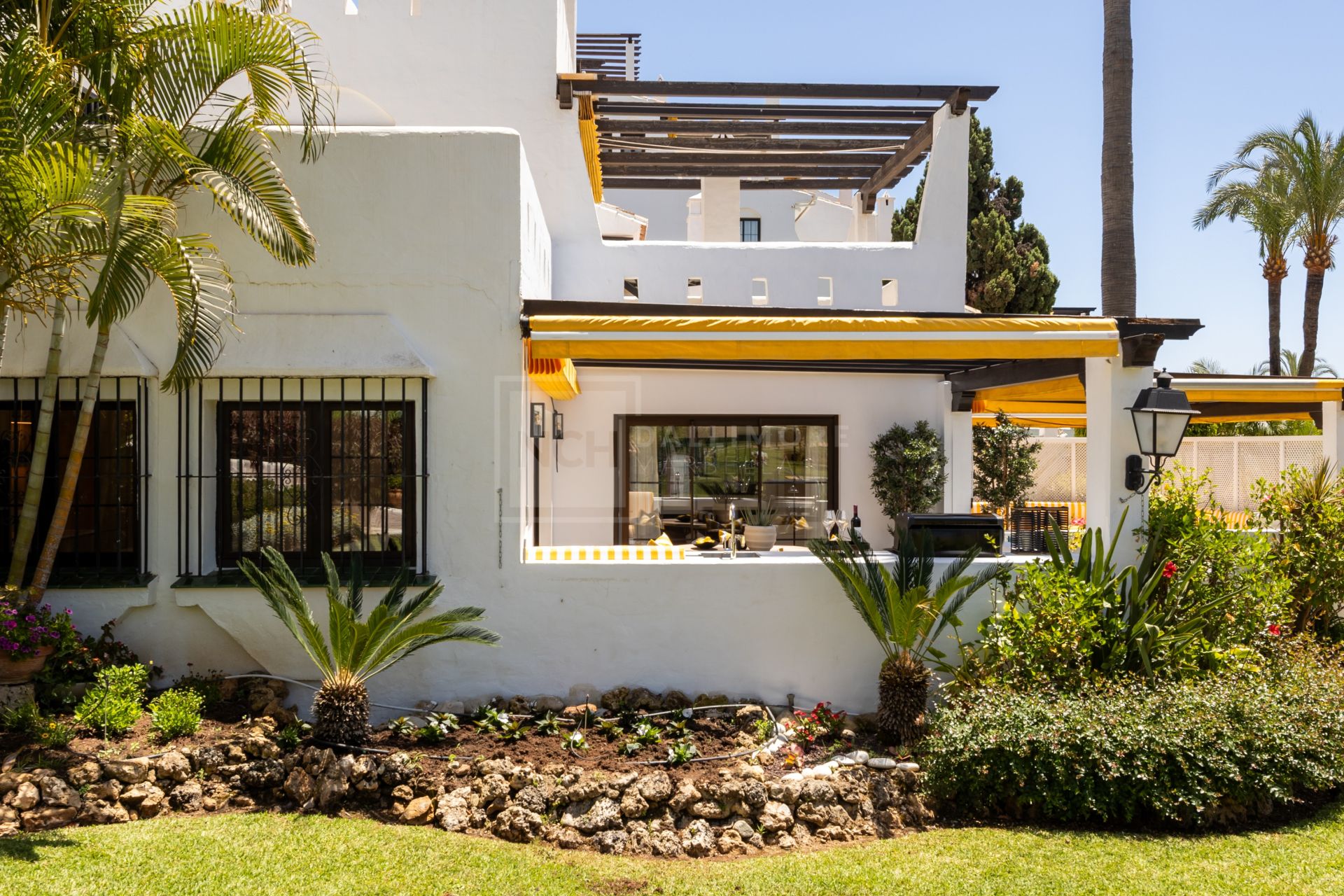 Apartamento de 3 dormitorios totalmente renovado en el Iconic Aldea Blanca, Nueva Andalucia