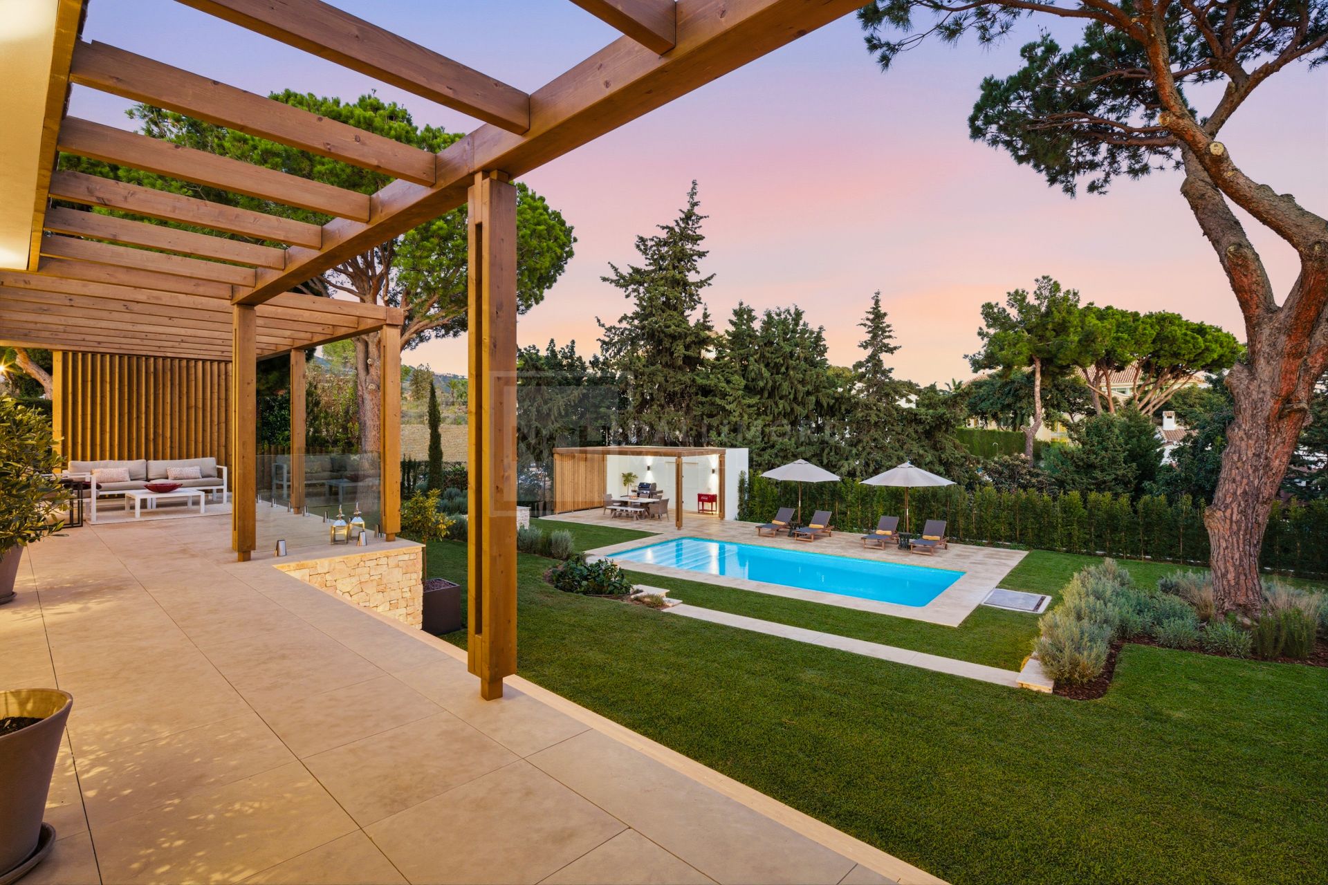 Villa Alboran - Fully Refurbished Villa Located in Elviria - East Marbella