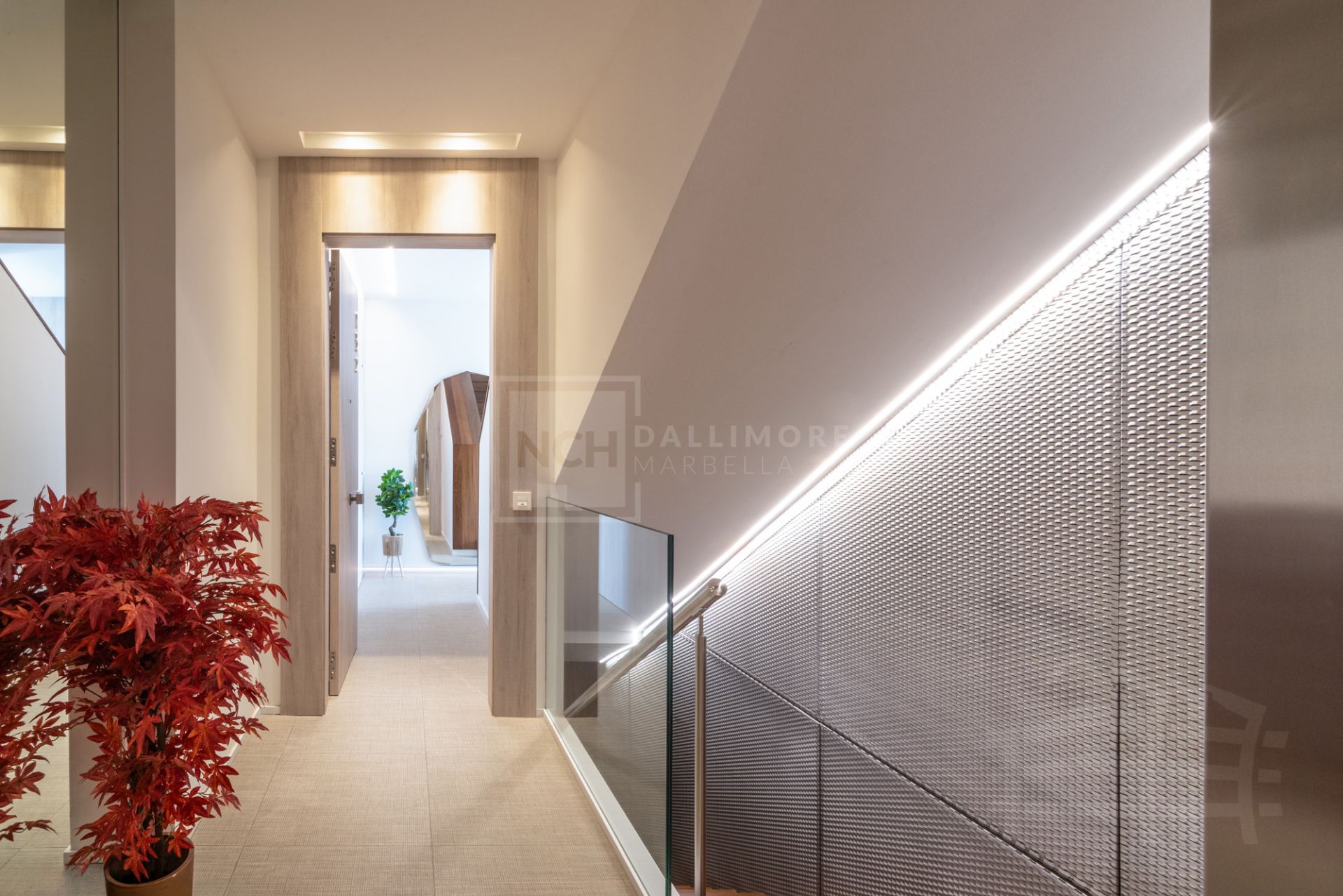 Ático moderno de 3 dormitorios situado junto a la playa en Marbella Este