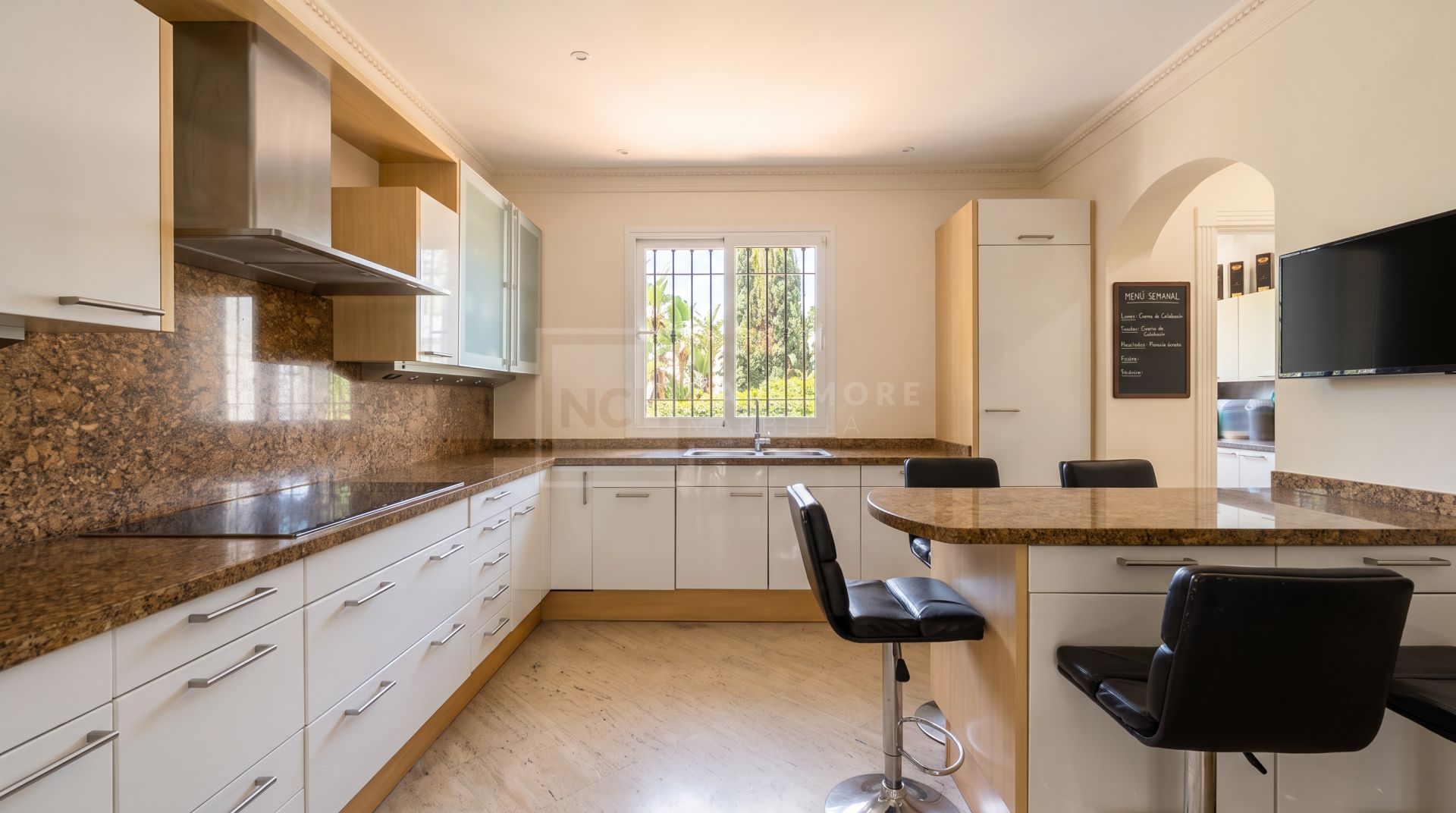 Elegant Villa For Sale in Nueva Andalucia, Marbella