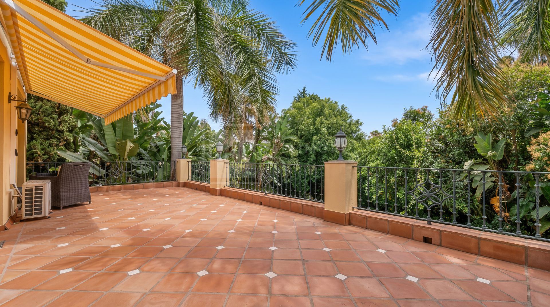 Elegant Villa For Sale in Nueva Andalucia, Marbella