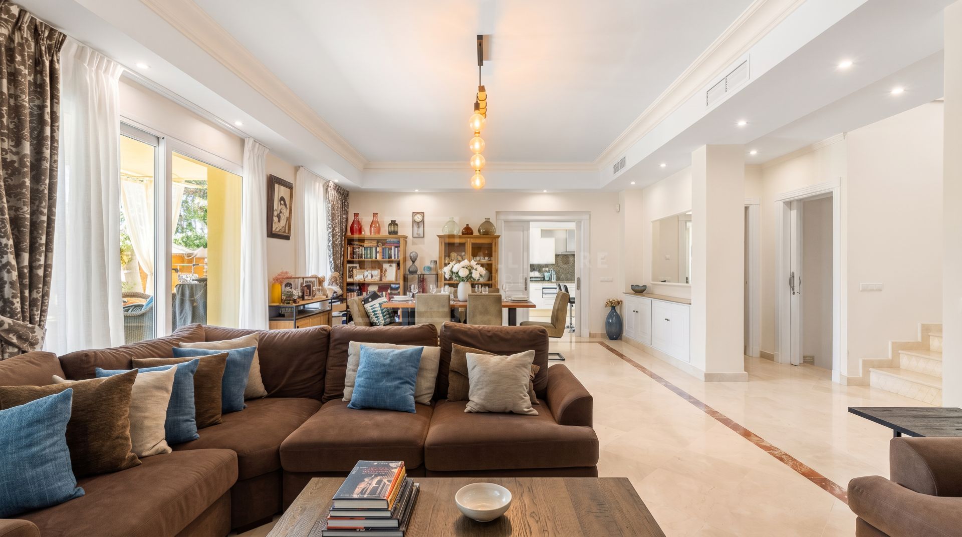 Elegant Villa For Sale in Nueva Andalucia, Marbella