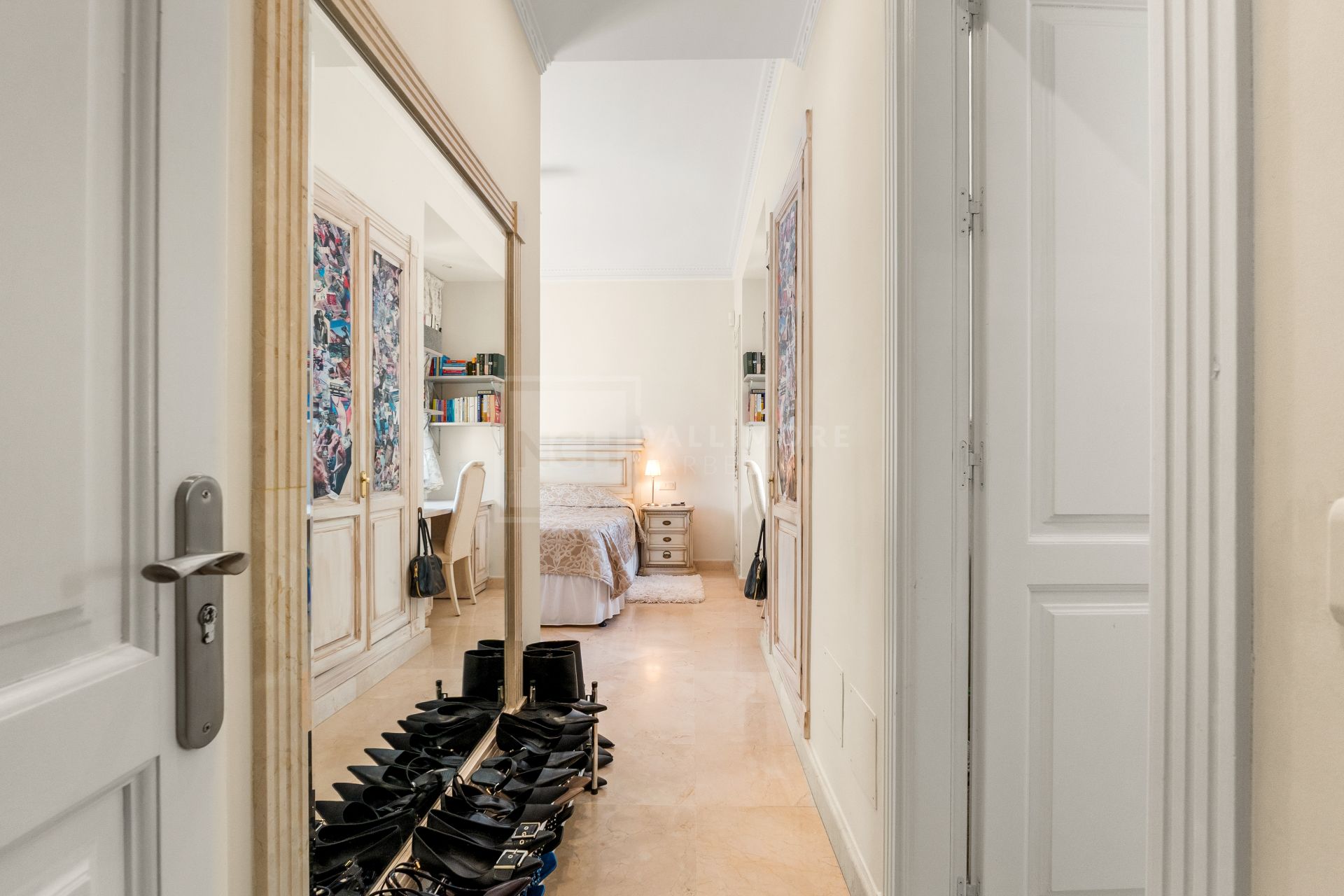 Elegant Villa For Sale in Nueva Andalucia, Marbella