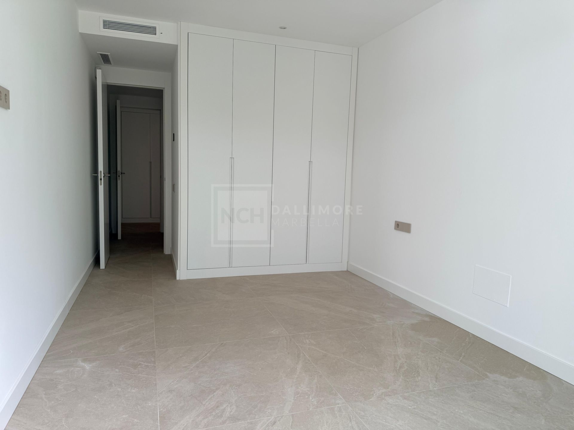 Vivienda a estrenar. Vistas al golf. Vive con los lujos de un resort pero en tu piso de Marbella