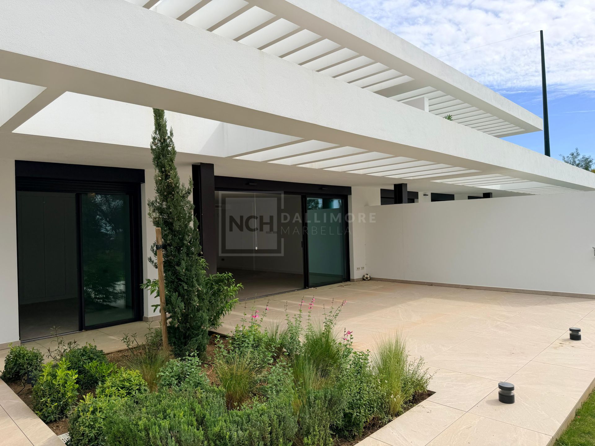 Vivienda a estrenar. Vistas al golf. Vive con los lujos de un resort pero en tu piso de Marbella