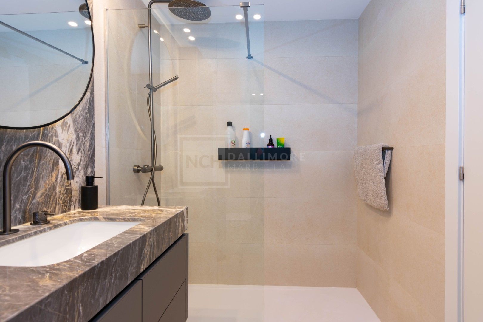 Contemporary Luxury Penthouse with Panoramic Sea Views and Private Rooftop Jacuzzi in Las Mesas, Estepona