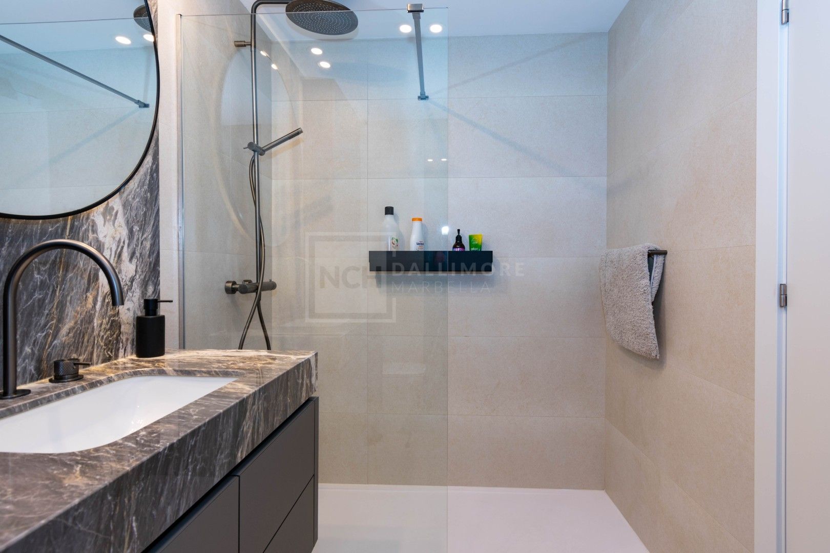 Contemporary Luxury Penthouse with Panoramic Sea Views and Private Rooftop Jacuzzi in Las Mesas, Estepona
