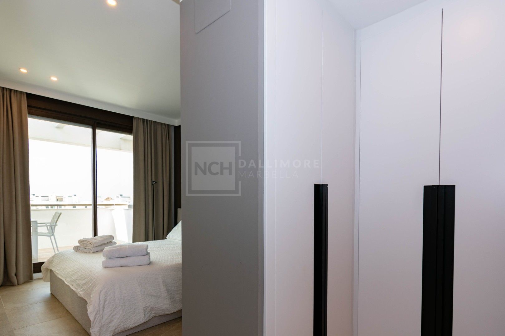 Contemporary Luxury Penthouse with Panoramic Sea Views and Private Rooftop Jacuzzi in Las Mesas, Estepona