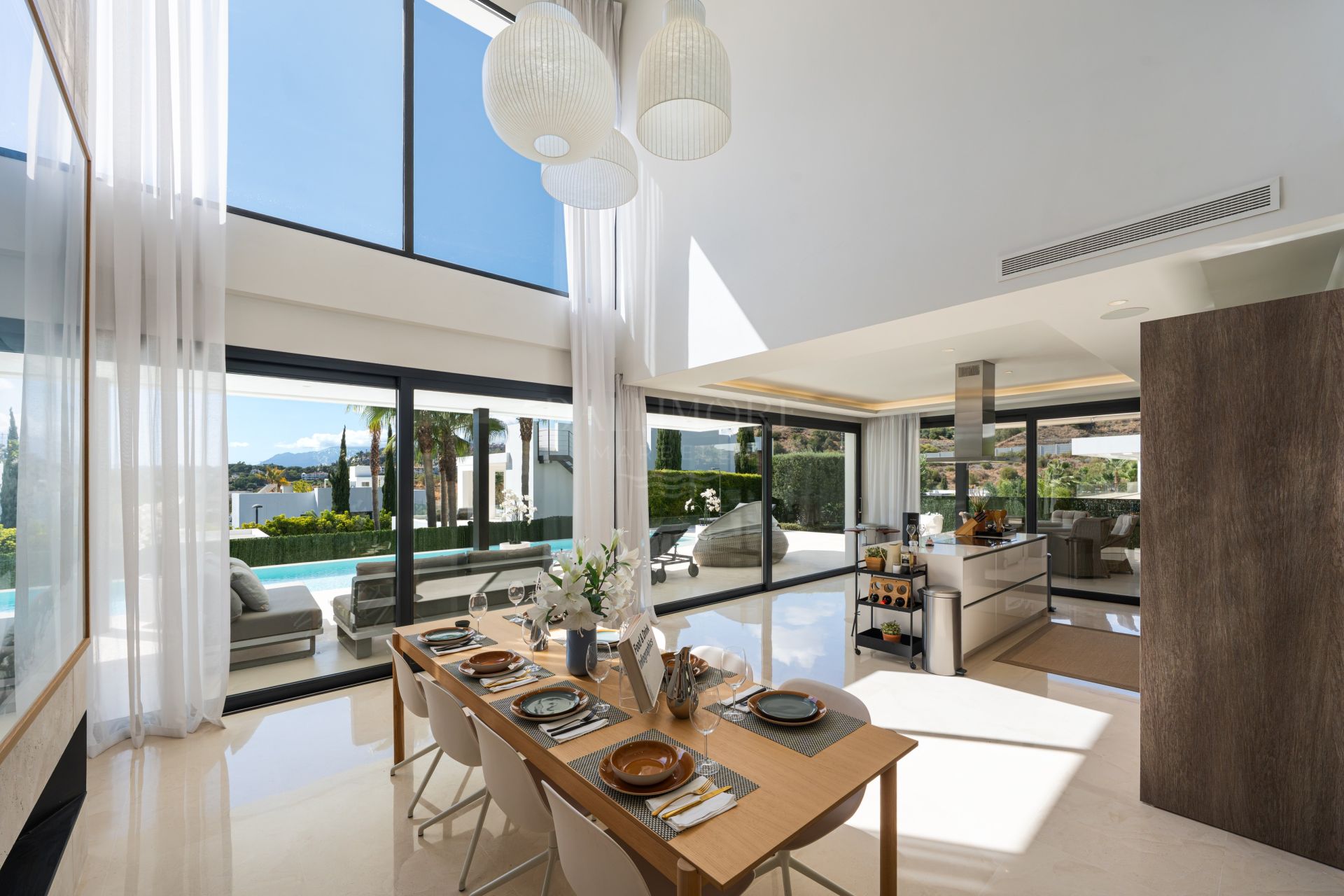 Five-Bedroom Villa with Pool and Panoramic Solarium