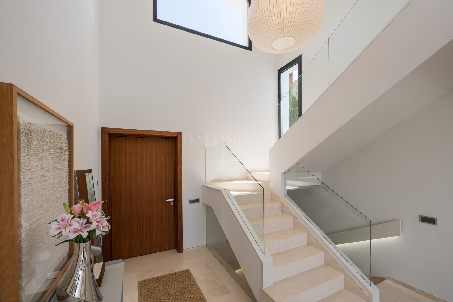 Five-Bedroom Villa with Pool and Panoramic Solarium