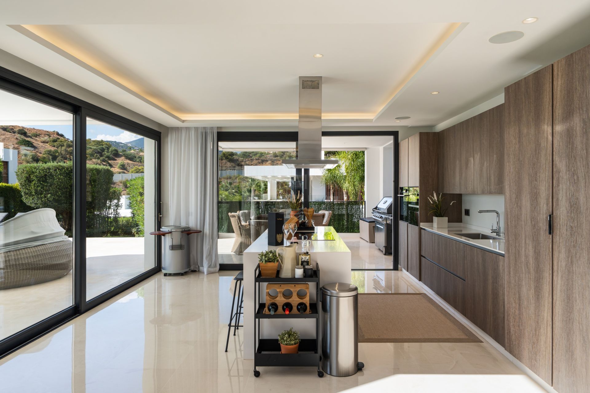 Five-Bedroom Villa with Pool and Panoramic Solarium