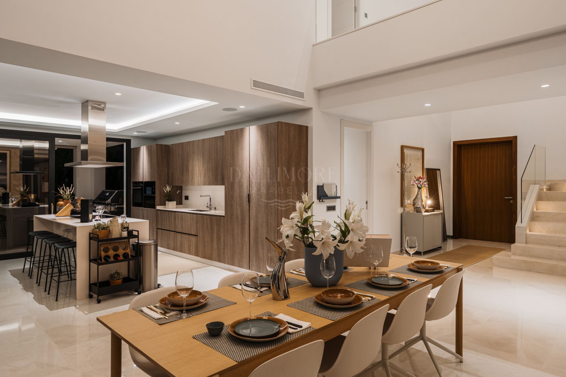 Five-Bedroom Villa with Pool and Panoramic Solarium