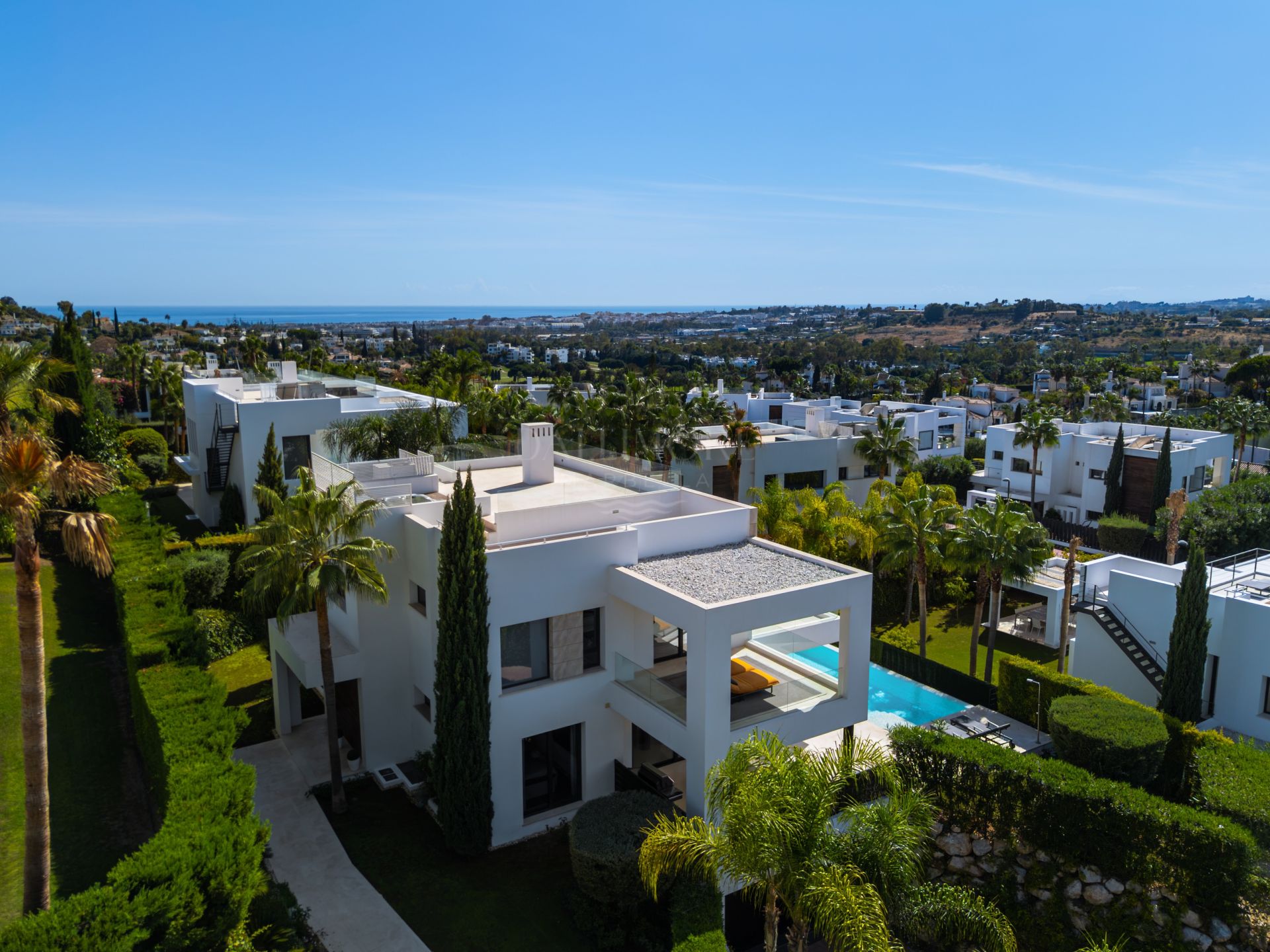 Five-Bedroom Villa with Pool and Panoramic Solarium