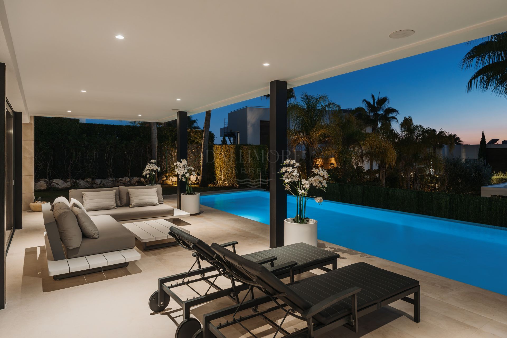 Five-Bedroom Villa with Pool and Panoramic Solarium