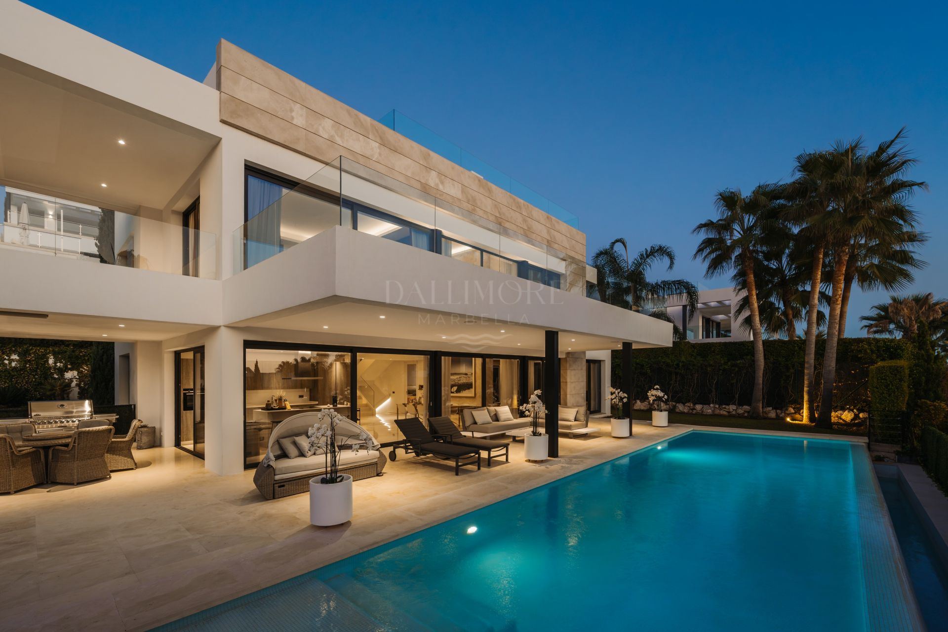Five-Bedroom Villa with Pool and Panoramic Solarium
