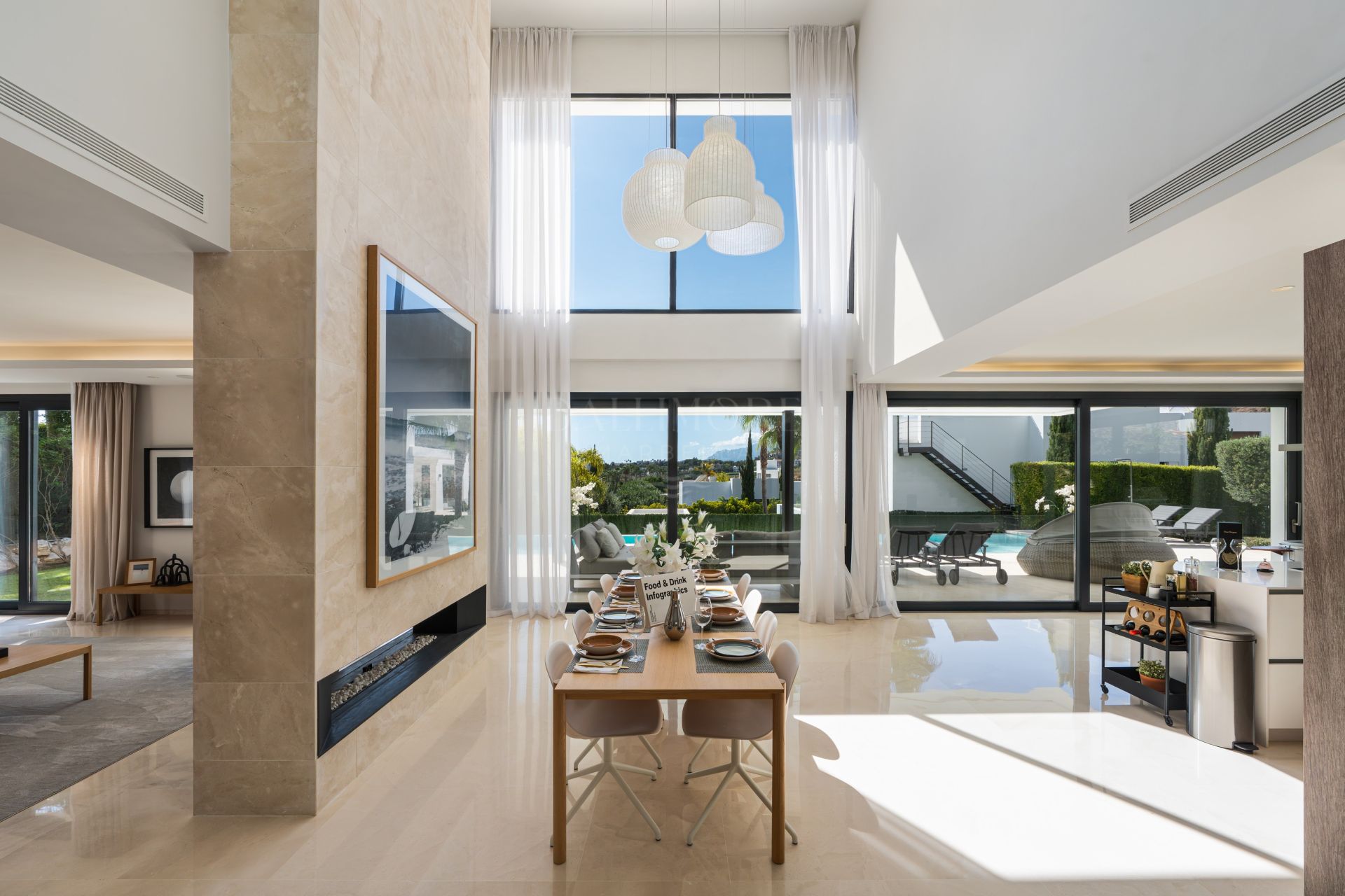 Five-Bedroom Villa with Pool and Panoramic Solarium