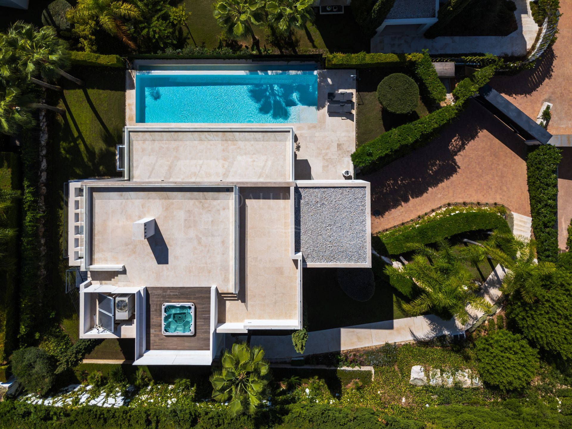 Five-Bedroom Villa with Pool and Panoramic Solarium