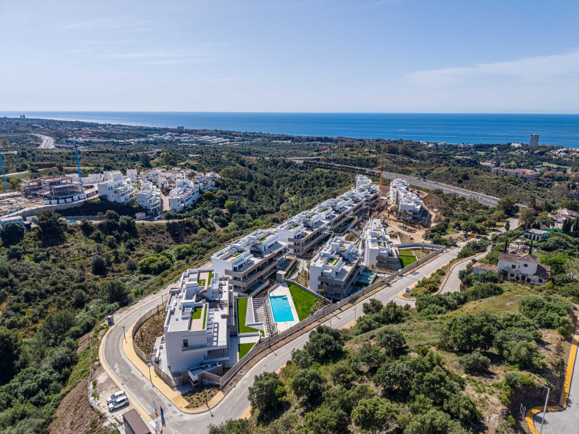 Spacious 2-Bedroom Apartment with Sea and Mountain Views in Marbella East