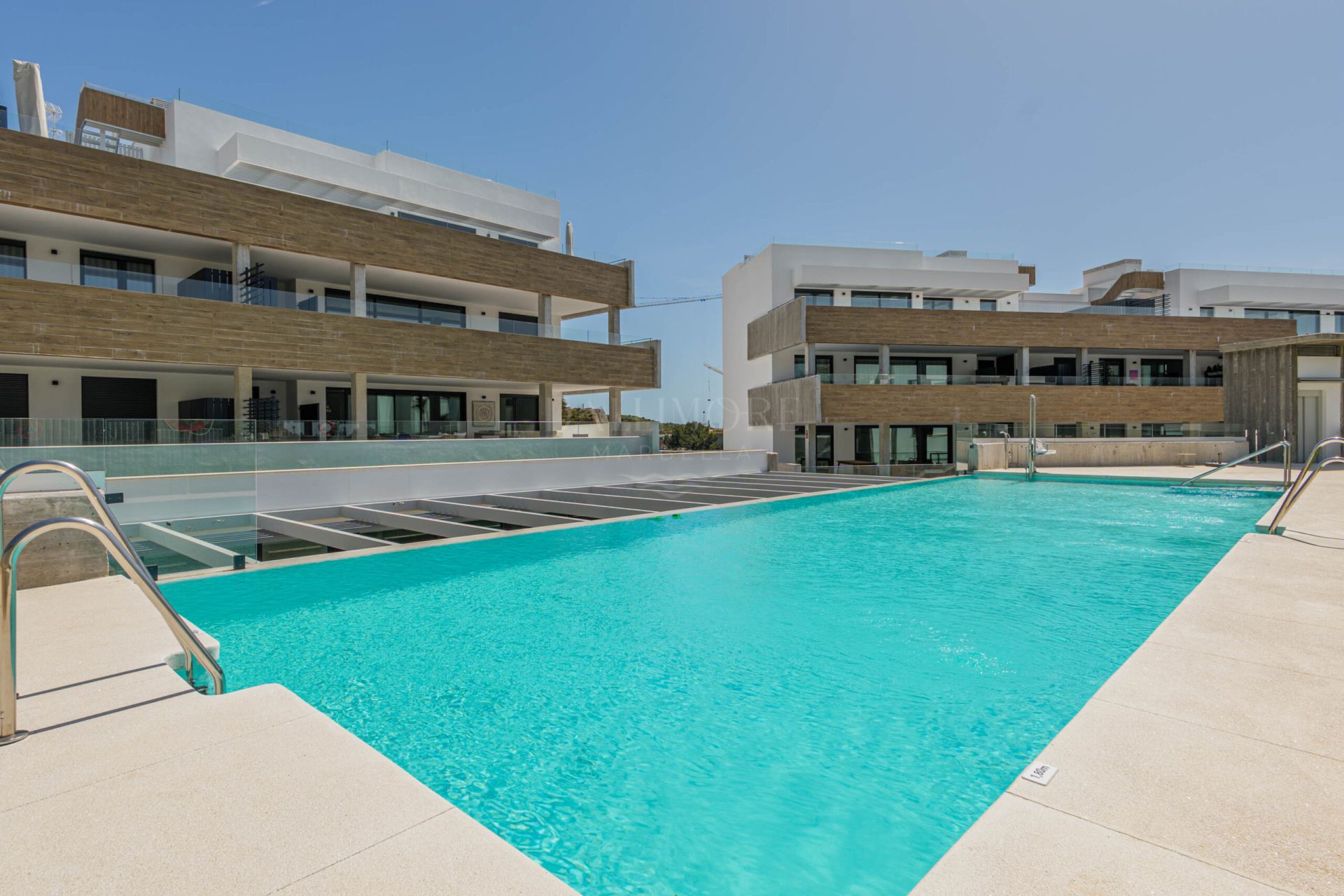 Spacious 2-Bedroom Apartment with Sea and Mountain Views in Marbella East