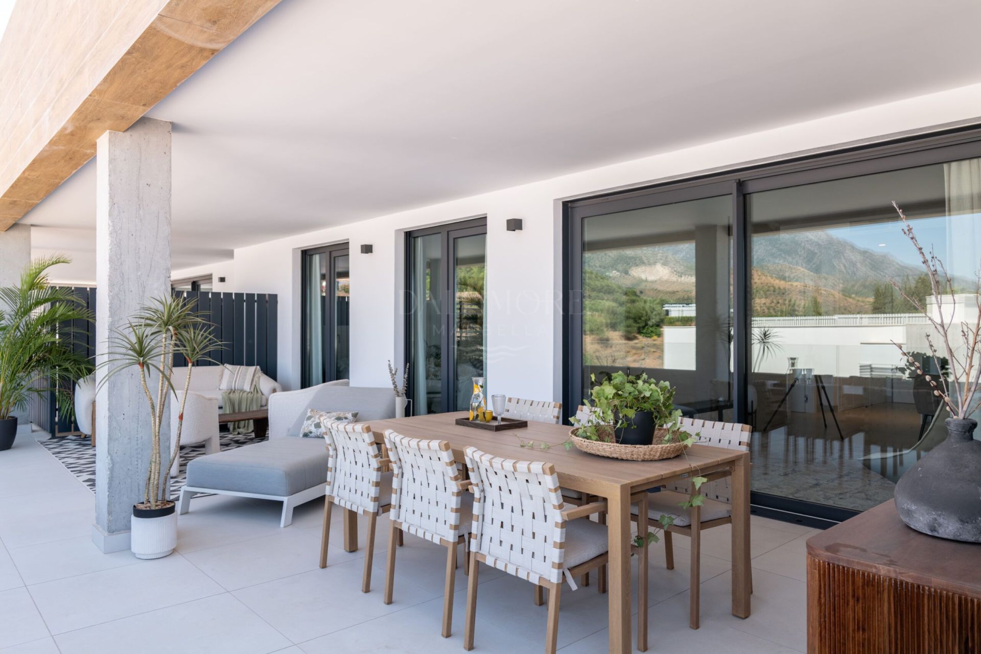 Spacious 2-Bedroom Apartment with Sea and Mountain Views in Marbella East