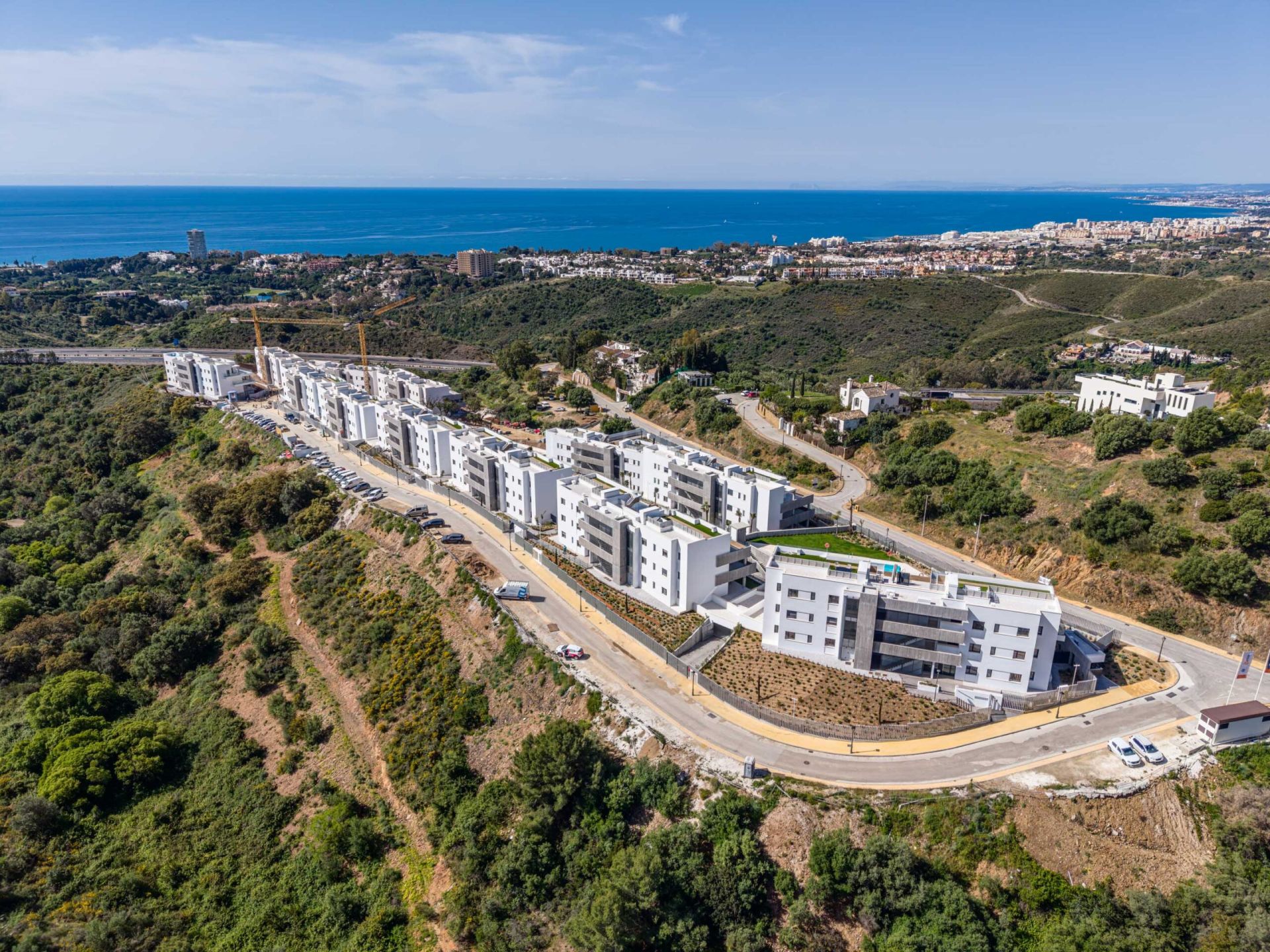 Spacious 2-Bedroom Apartment with Sea and Mountain Views in Marbella East
