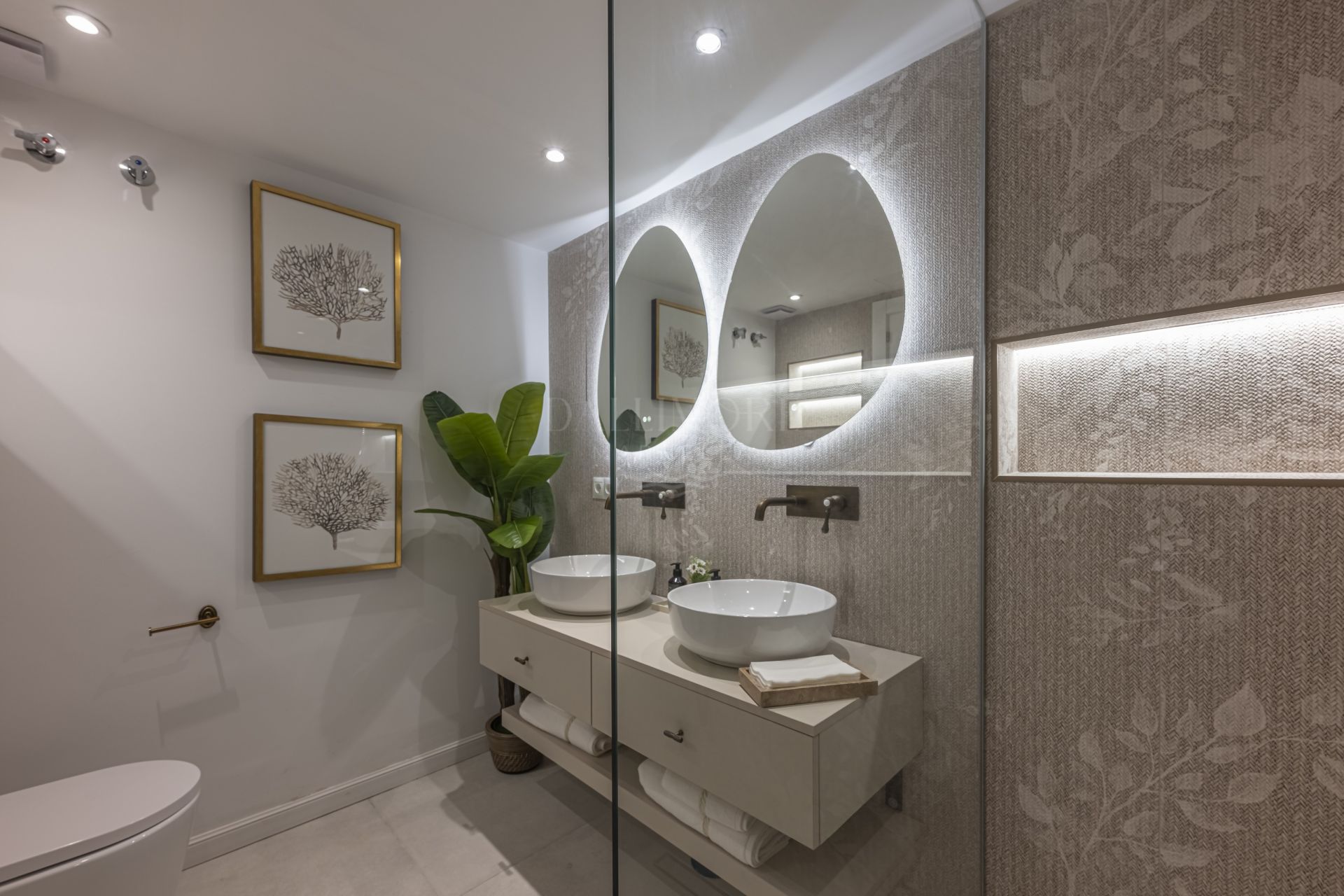 Renovated Four-Bedroom Townhouse in Aloha Golf