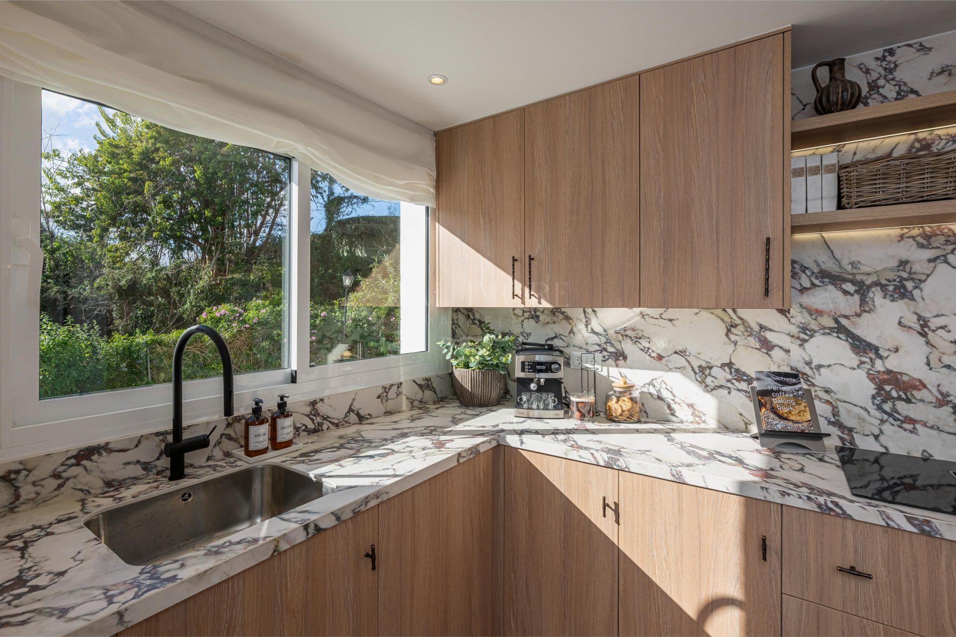 Renovated Four-Bedroom Townhouse in Aloha Golf