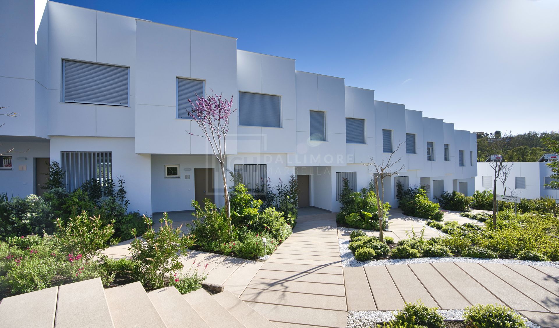 GREAT INVESTMENT NEW CONTEMPORARY 3 BEDROOM TOWNHOUSES IN ESTEPONA GOLF