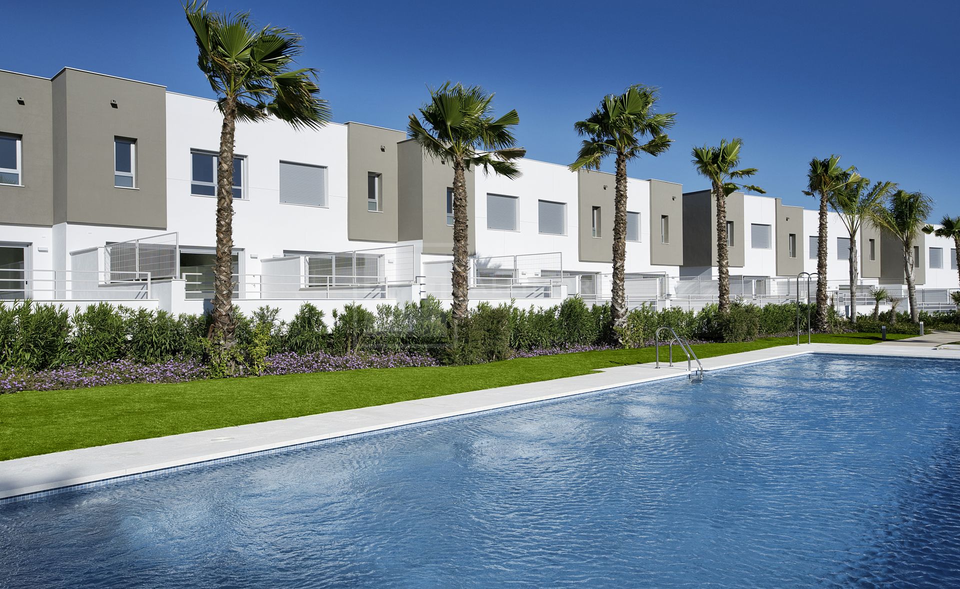 GREAT INVESTMENT NEW CONTEMPORARY 3 BEDROOM TOWNHOUSES IN ESTEPONA GOLF