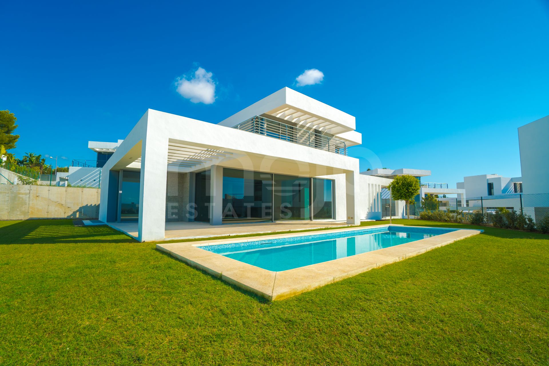 Villa en venta en Cancelada, Estepona