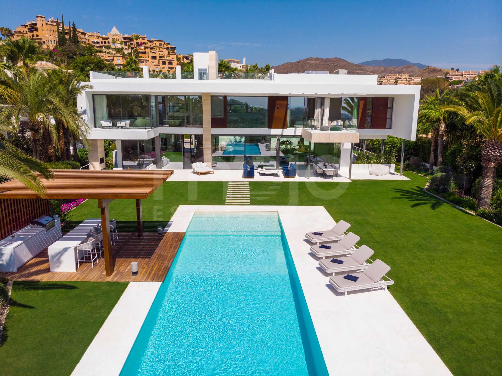 Brand New Contemporary 6 Bedroom Villa in La Cerquilla, Nueva Andalucía, Marbella