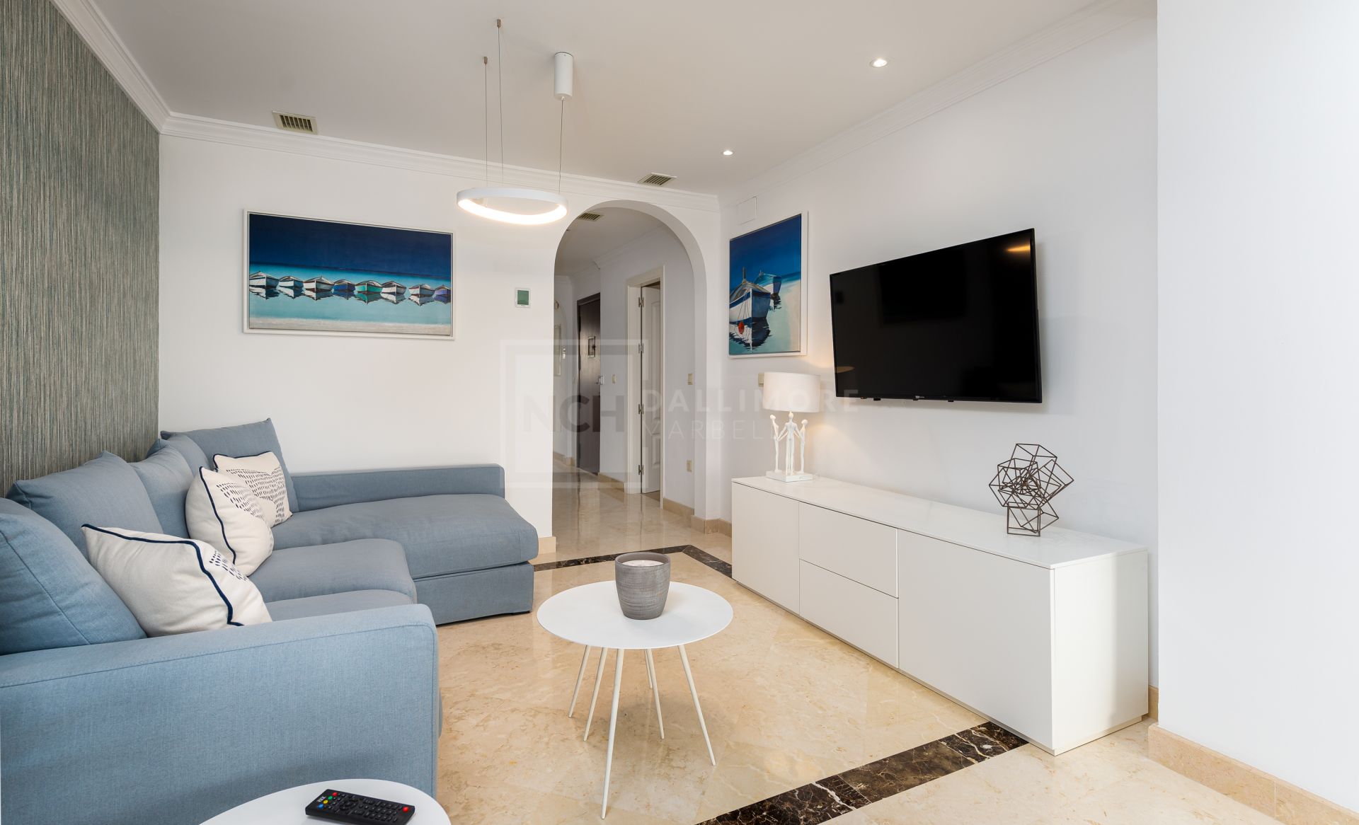 Villas y Pareadas en primera Línea de Golf en Estepona. Azata Golf Villas es un complejo residencial compuesto de 45 chalets independientes y pareados ubicados en un entorno paradisíaco, rodeado de lagos y greens dentro del complejo de Azata Golf.