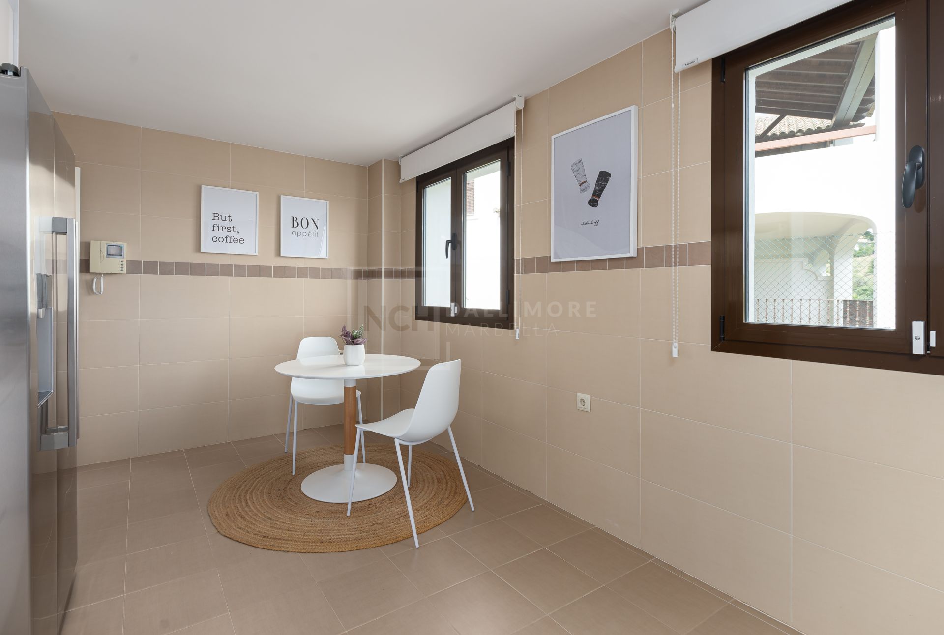 Villas y Pareadas en primera Línea de Golf en Estepona. Azata Golf Villas es un complejo residencial compuesto de 45 chalets independientes y pareados ubicados en un entorno paradisíaco, rodeado de lagos y greens dentro del complejo de Azata Golf.