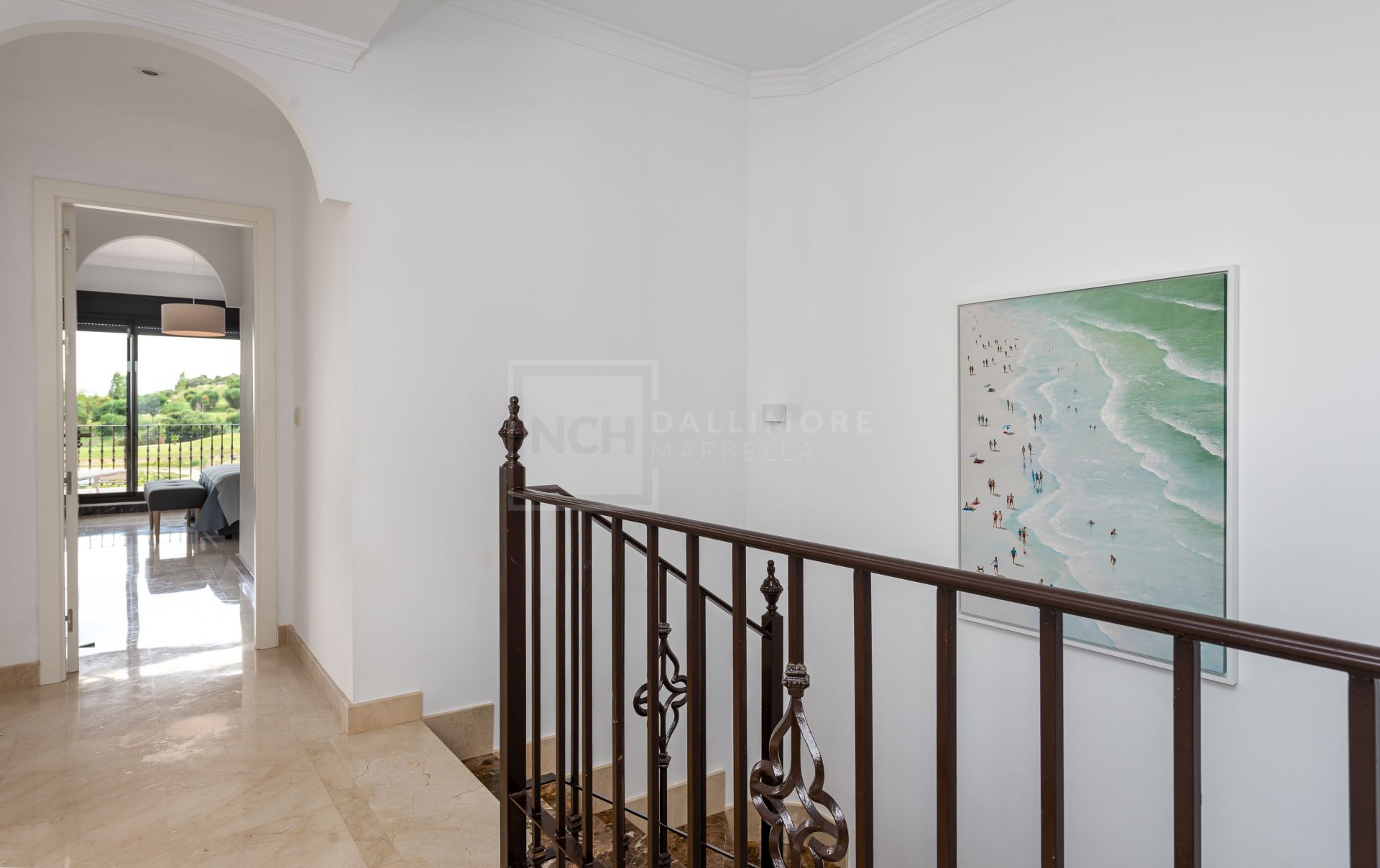 Villas y Pareadas en primera Línea de Golf en Estepona. Azata Golf Villas es un complejo residencial compuesto de 45 chalets independientes y pareados ubicados en un entorno paradisíaco, rodeado de lagos y greens dentro del complejo de Azata Golf.
