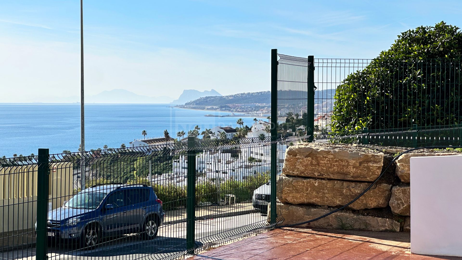 Azata Delmare - Casares Costa - Apartments with spectacular sea views. Strategically located 250m from the beach, Azata Delmare is a complex of 74 apartments of 2 and 3 bedrooms.