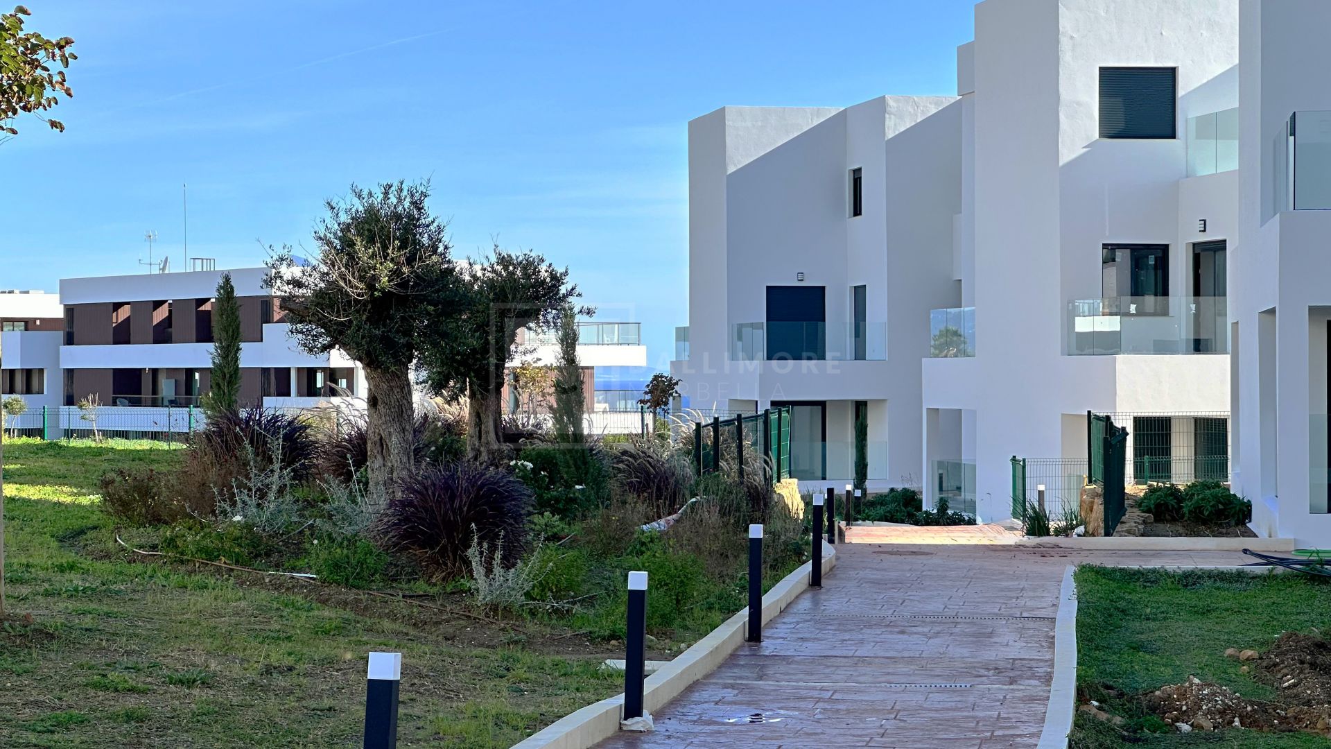 Azata Delmare - Casares Costa - Apartments with spectacular sea views. Strategically located 250m from the beach, Azata Delmare is a complex of 74 apartments of 2 and 3 bedrooms.