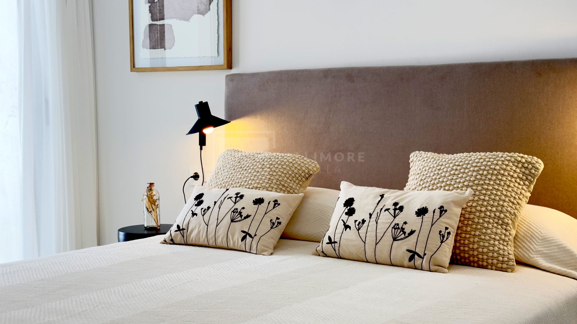 Azata Delmare - Casares Costa - Apartments with spectacular sea views. Strategically located 250m from the beach, Azata Delmare is a complex of 74 apartments of 2 and 3 bedrooms.