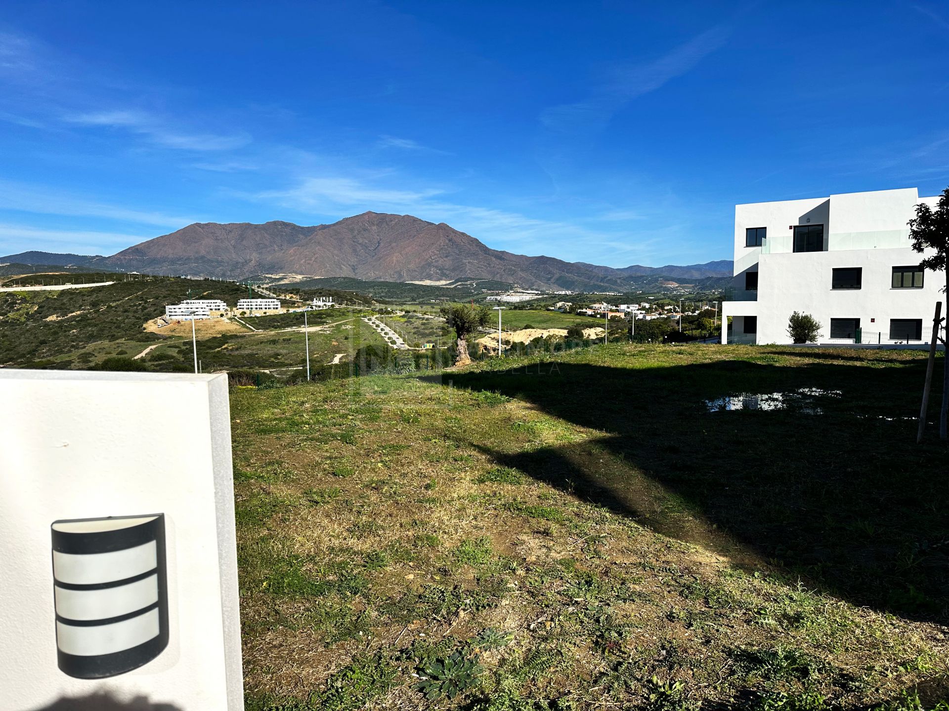 Azata Delmare - Casares Costa - Apartments with spectacular sea views. Strategically located 250m from the beach, Azata Delmare is a complex of 74 apartments of 2 and 3 bedrooms.