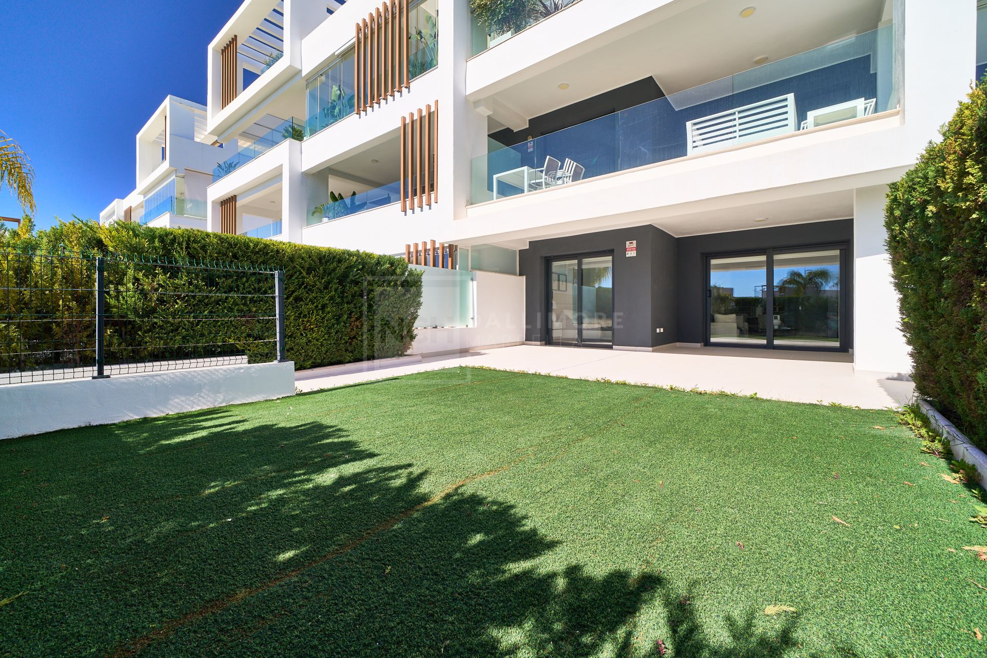 Key Ready - Last Unit - Fully furnished ground Floor in the New Golden Mile - UFH + South Orientation