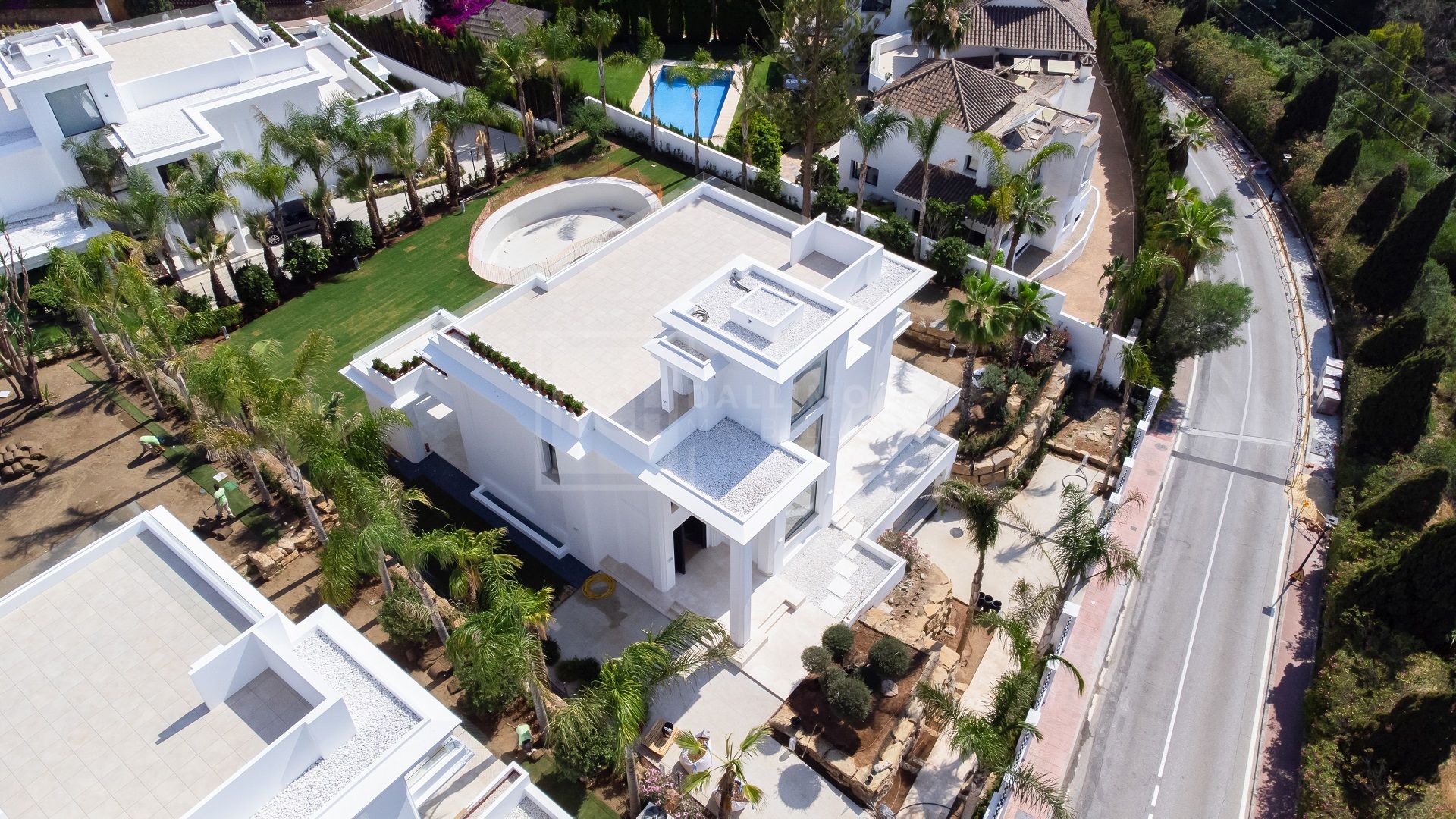 SPECTACULAR 5-BEDROOM CONTEMPORARY CLASSIC VILLA ON MARBELLA'S GOLDEN MILE